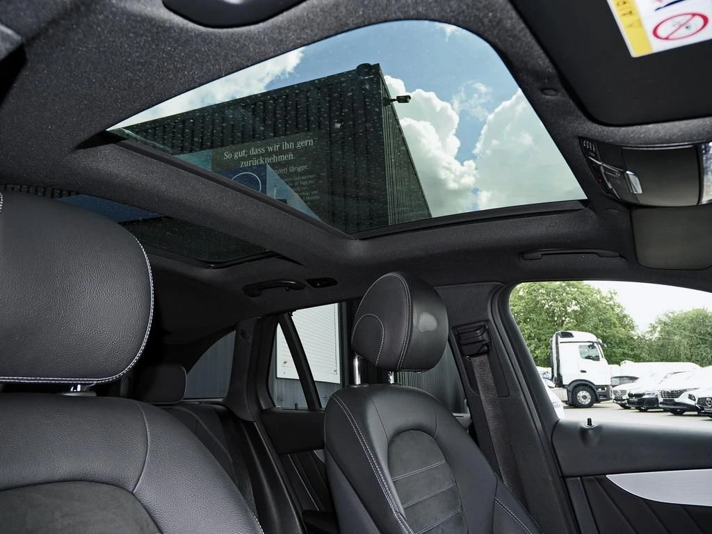 Mercedes-Benz-GLC 300 de-image-15