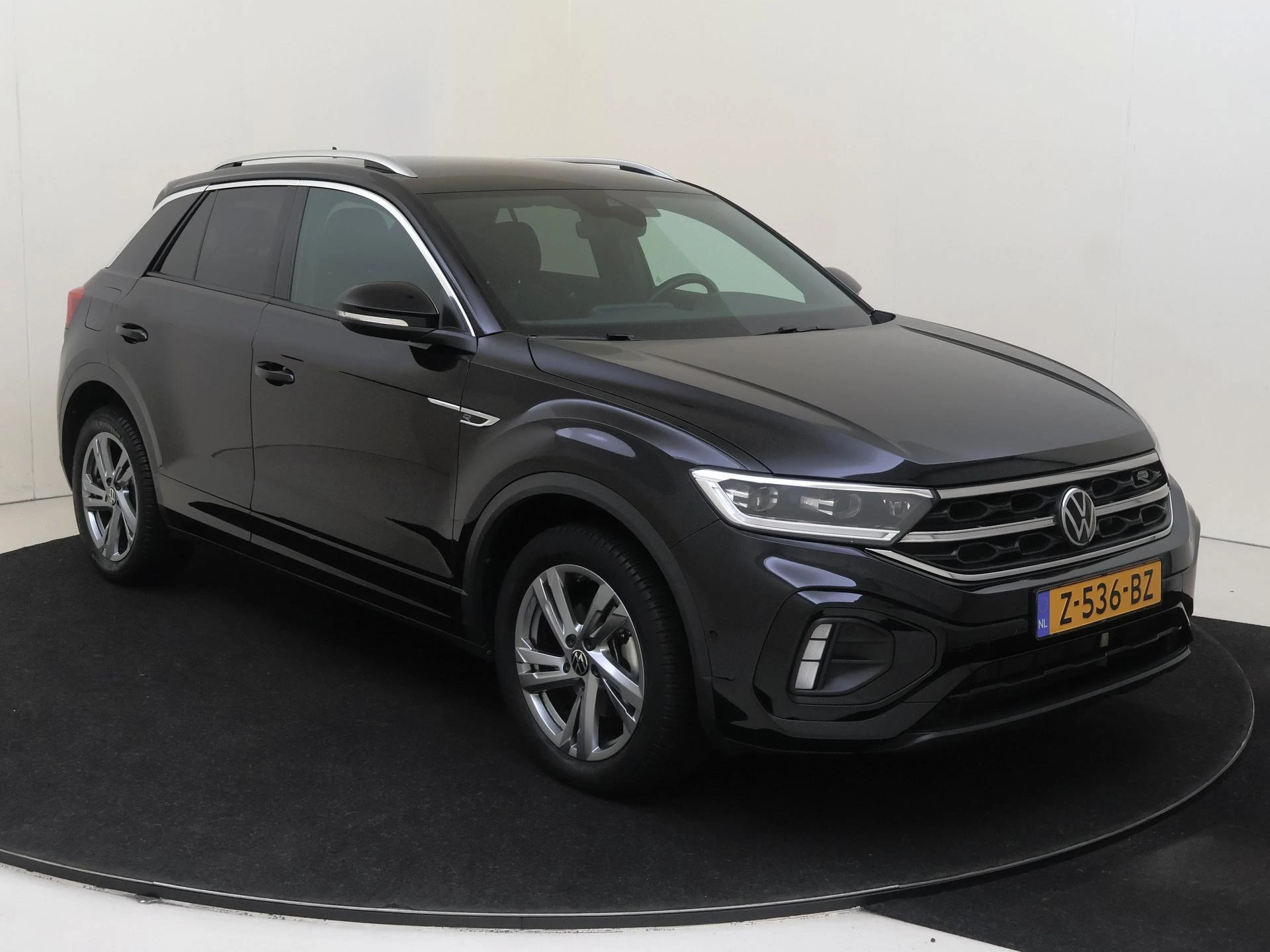 Volkswagen-T-Roc-image-2