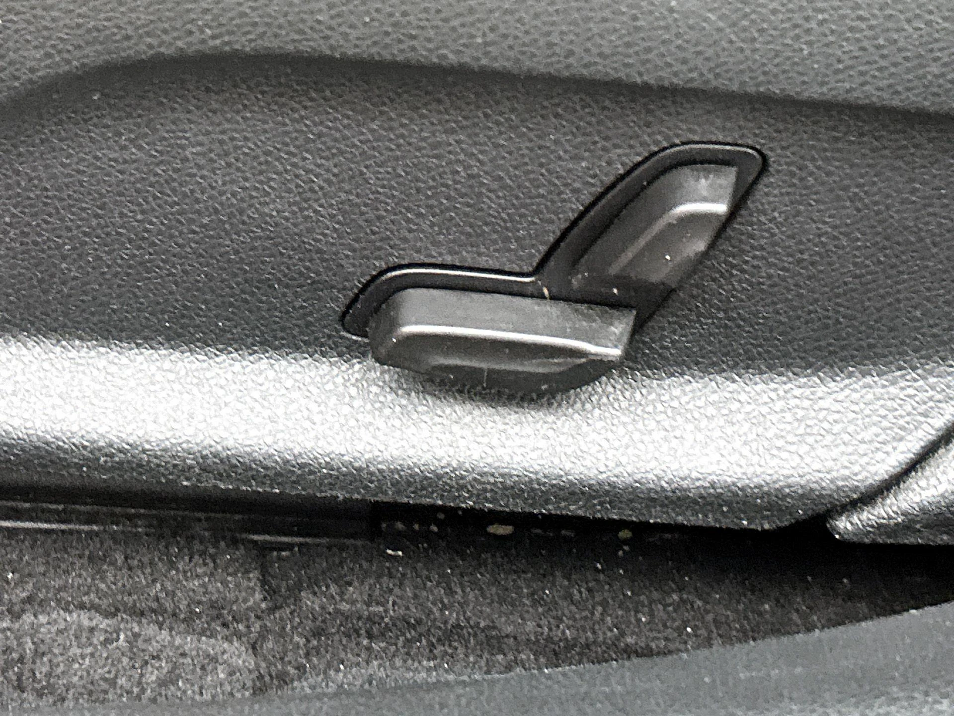 Mercedes-Benz-C-Klasse-image-24