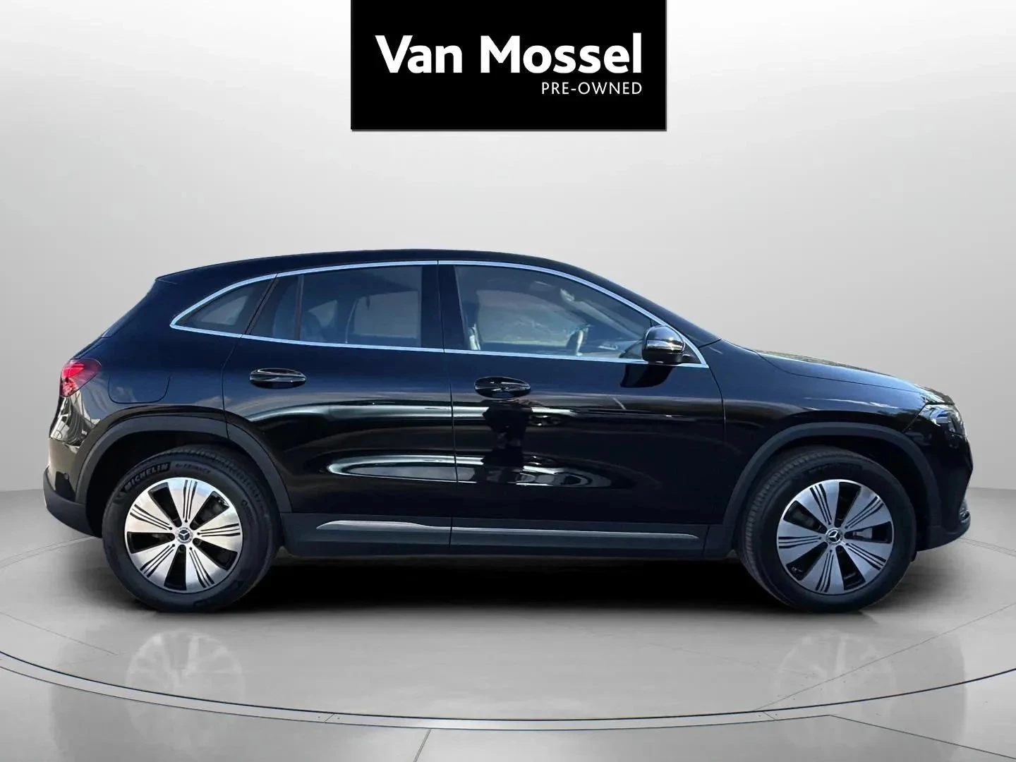 Mercedes-Benz-EQA-image-3