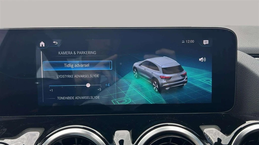 Mercedes-Benz-GLA-image-14