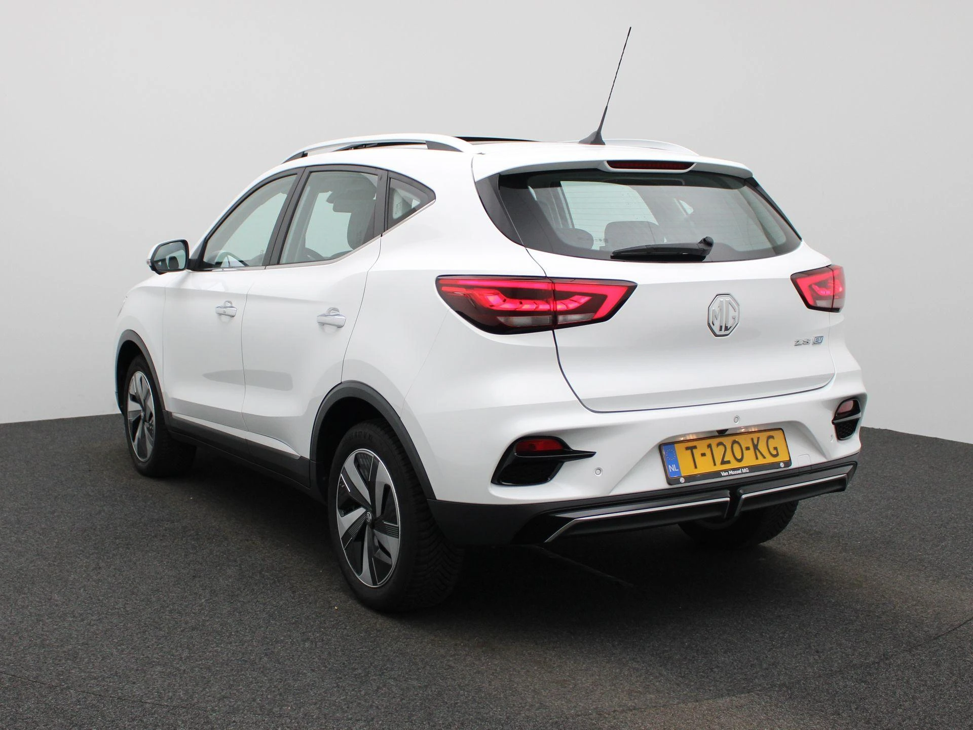 MG-ZS EV-image-1