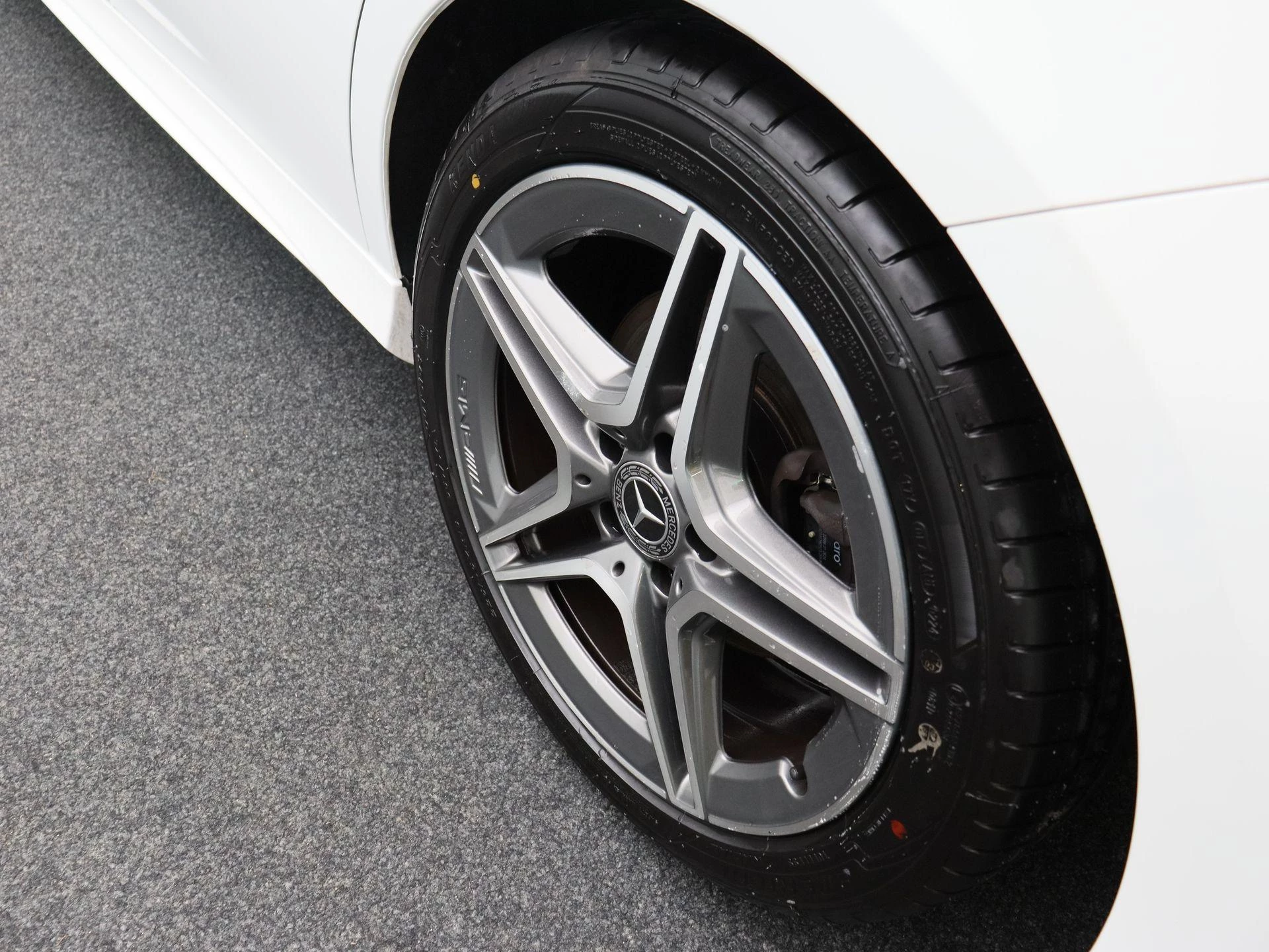 Mercedes-Benz CLA 180 Shooting Brake + AMG LINE + CARPLAY + CAMERA +