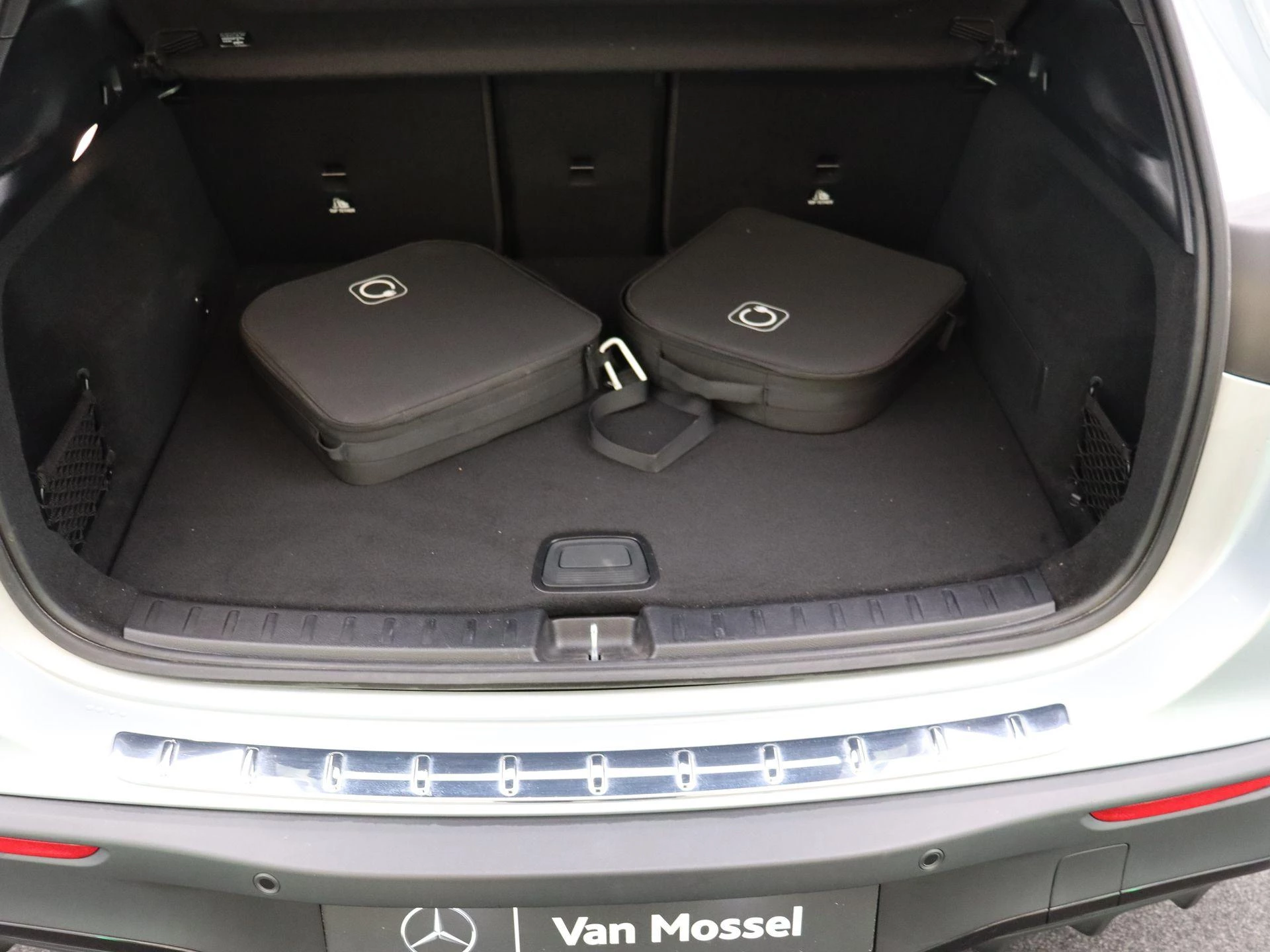 Mercedes-Benz EQA 250+ AMG Line + CARPLAY + PANORAMISCH DAK + NIGHTPAKKET +