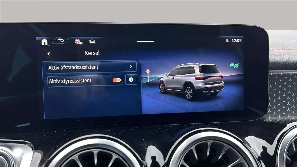 Mercedes-Benz-EQB-image-18