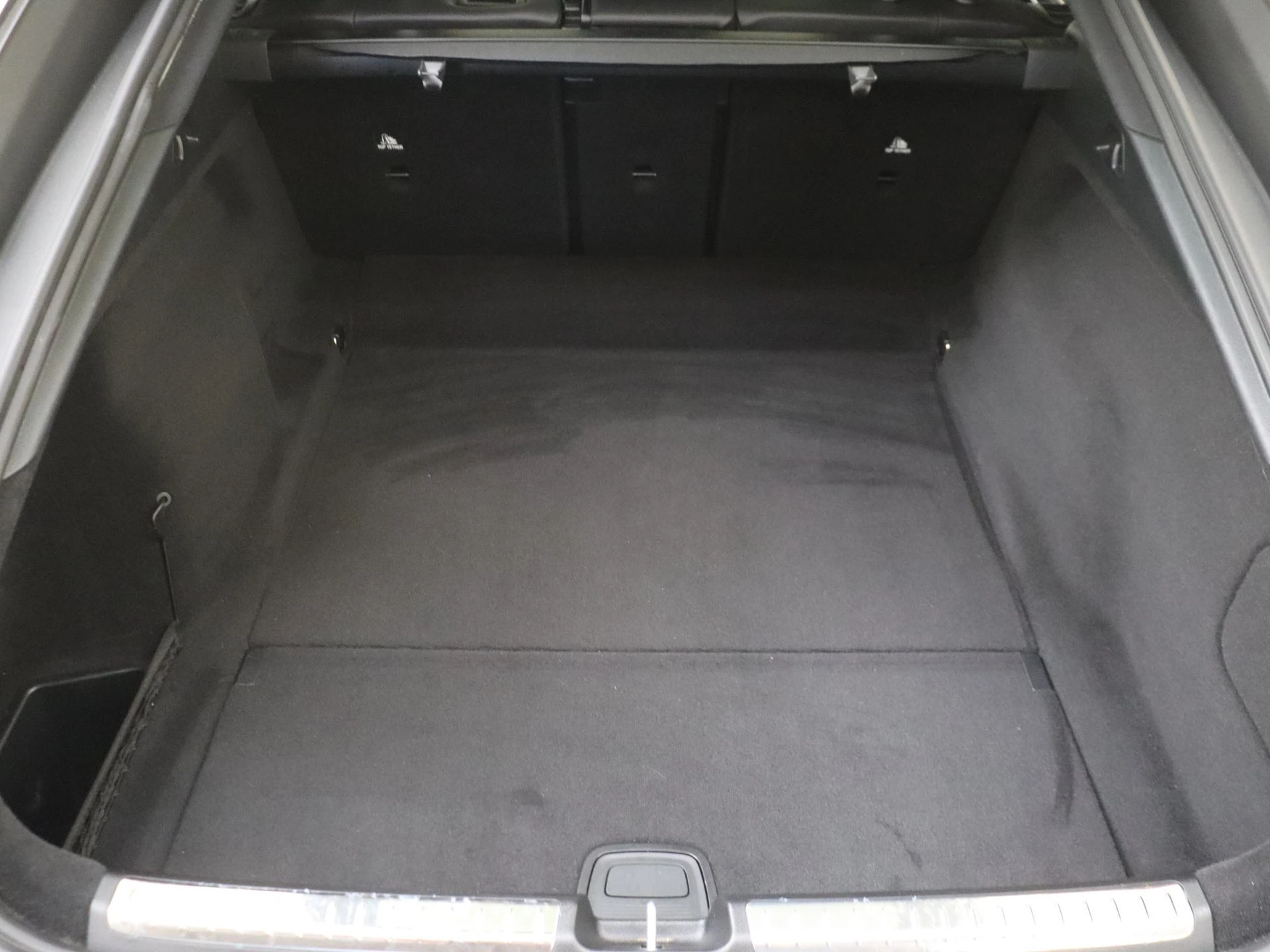 Mercedes-Benz-EQS-image-30
