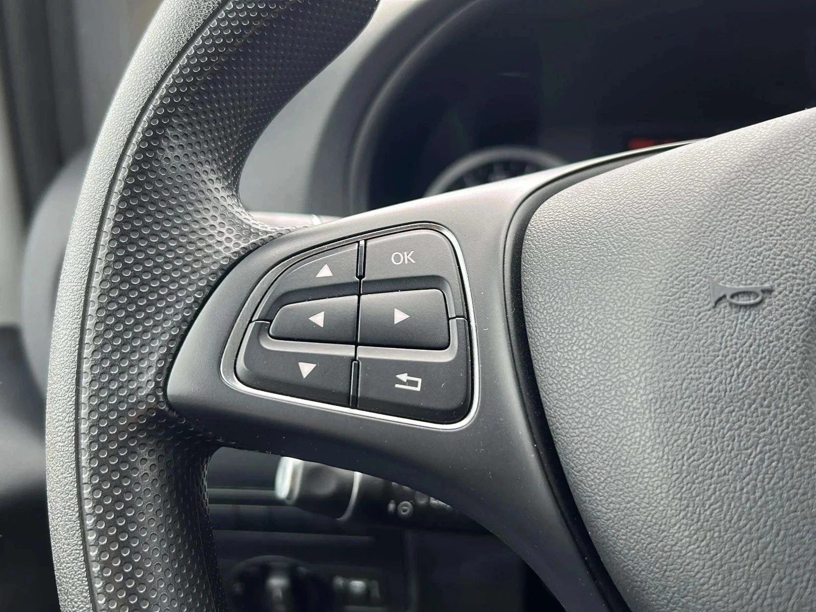 Mercedes-Benz-eVito-image-13