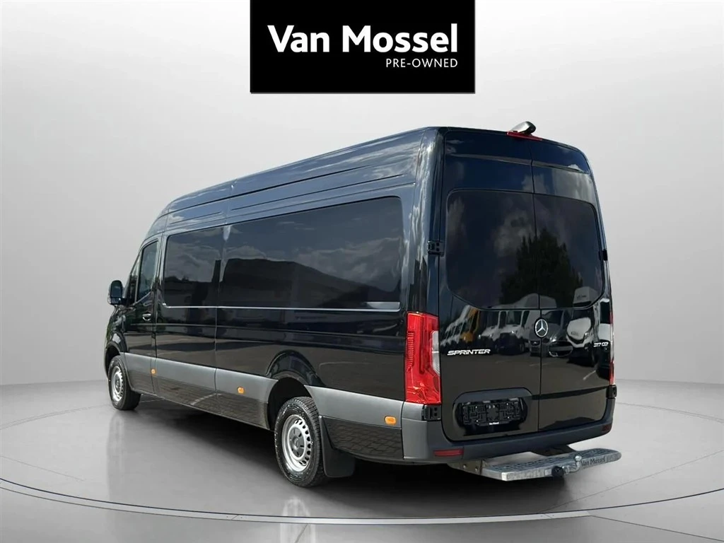 Mercedes-Benz-Sprinter-image-2