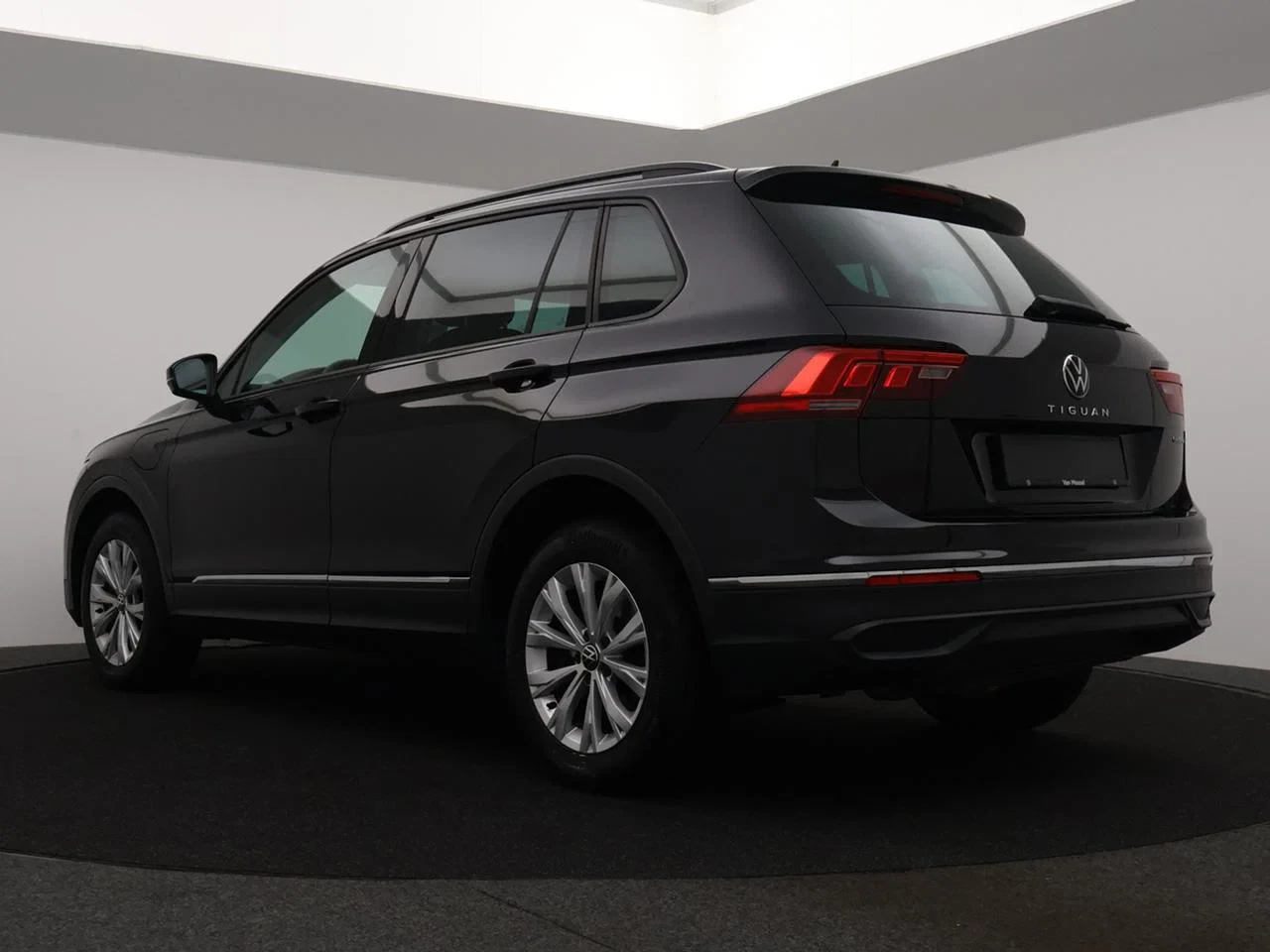 Volkswagen-Tiguan-image-6