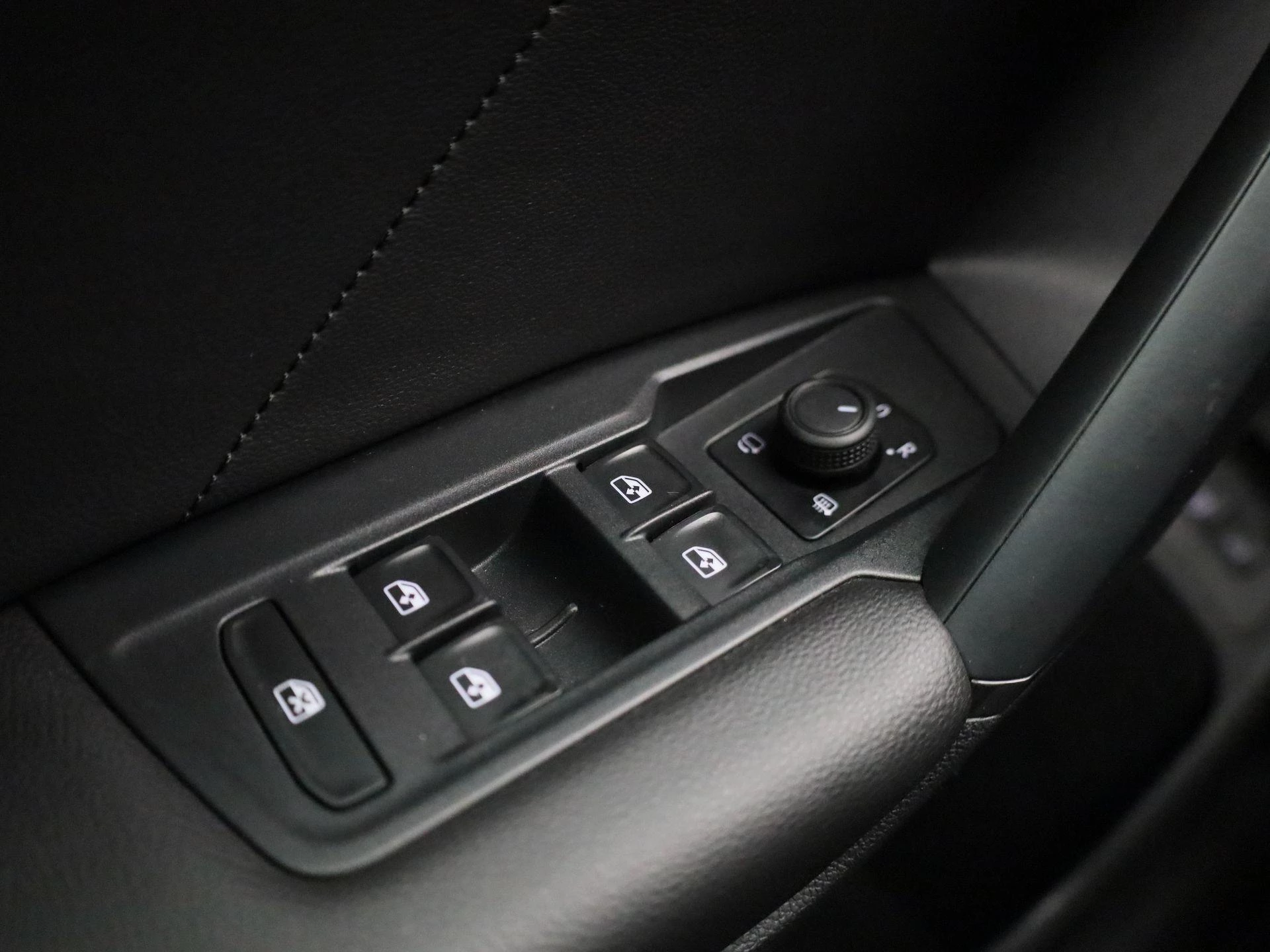 Volkswagen-Tiguan-image-23