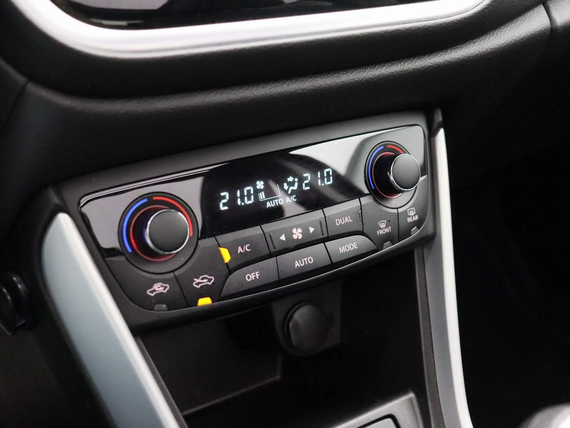 Suzuki-S-Cross-image-18