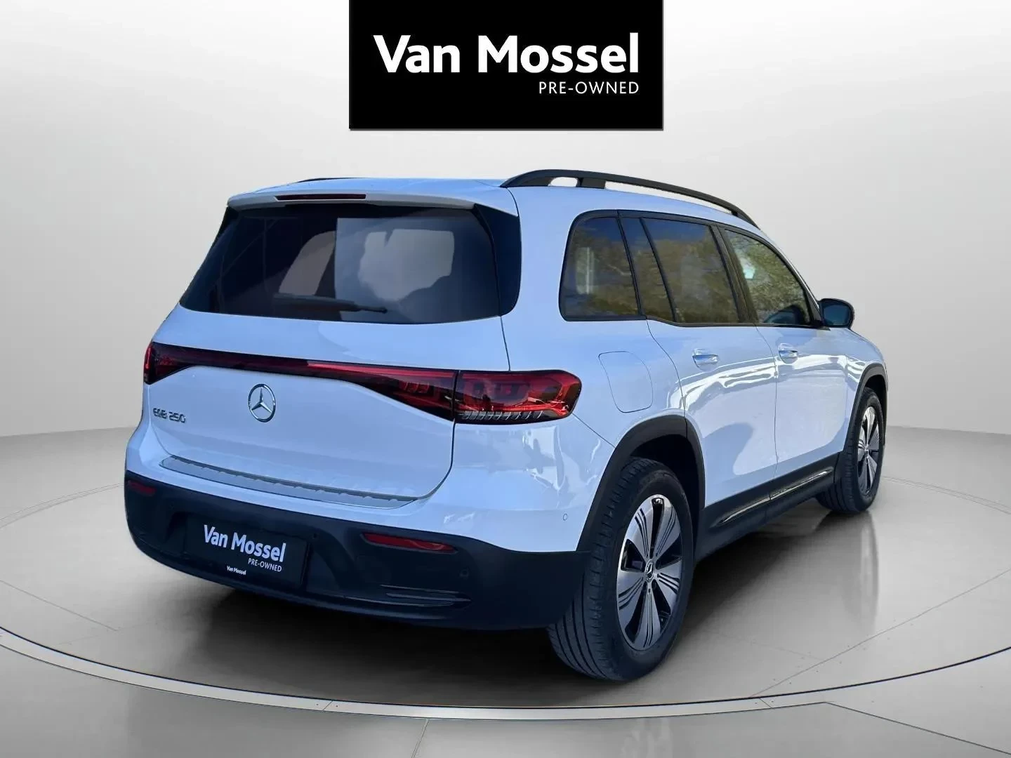Mercedes-Benz-EQB-image-4