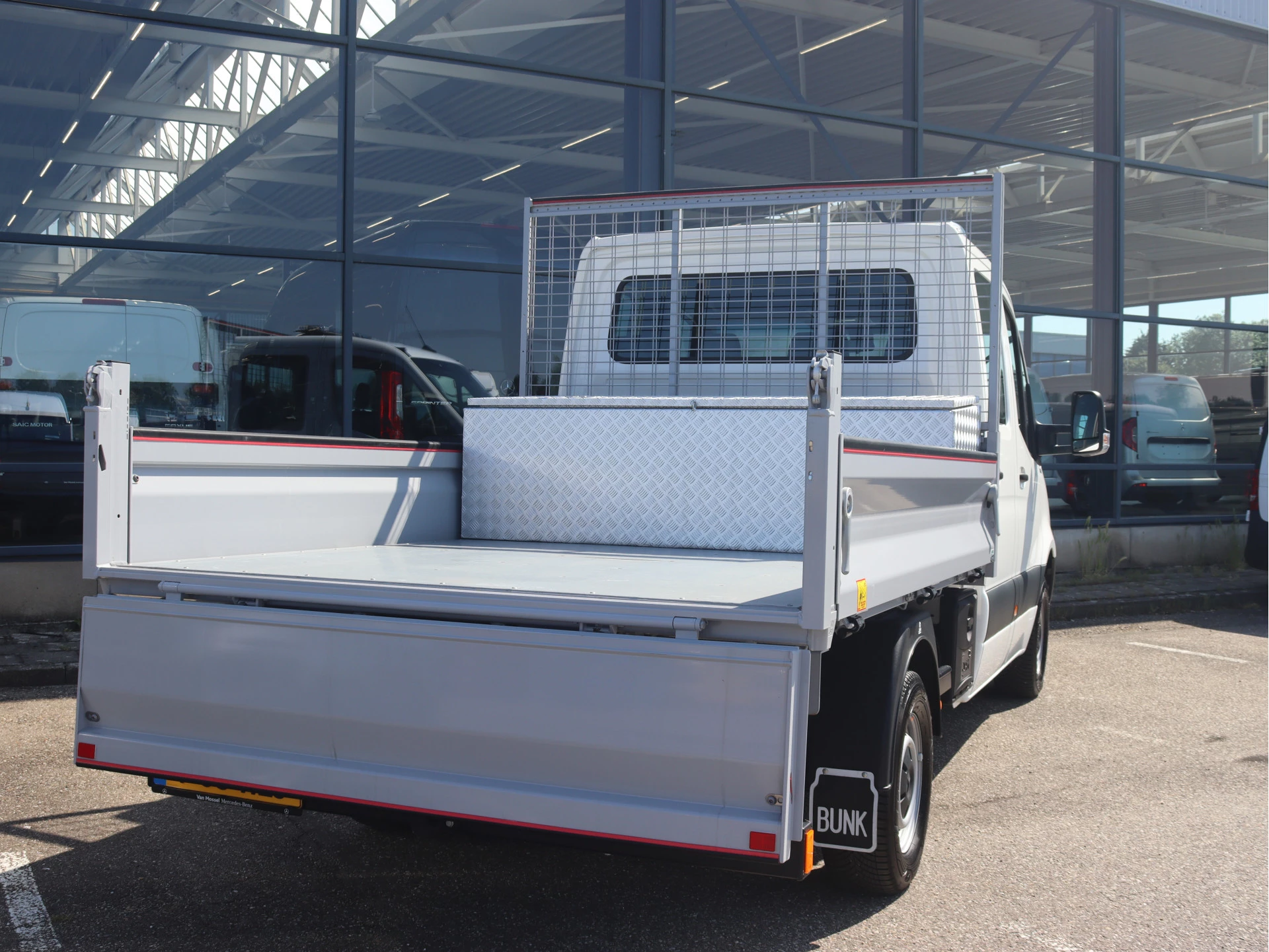 Mercedes-Benz-Sprinter-image-2