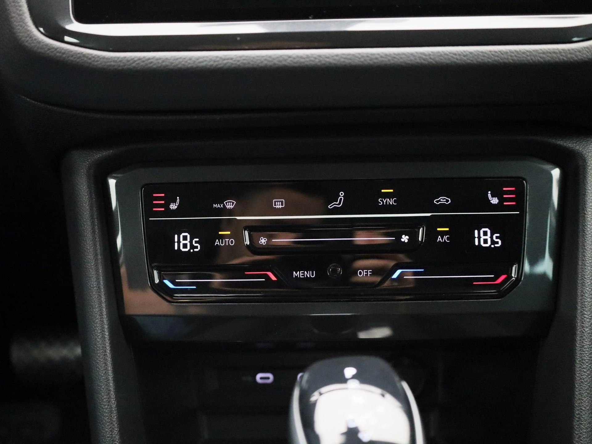 Volkswagen-Tiguan-image-17