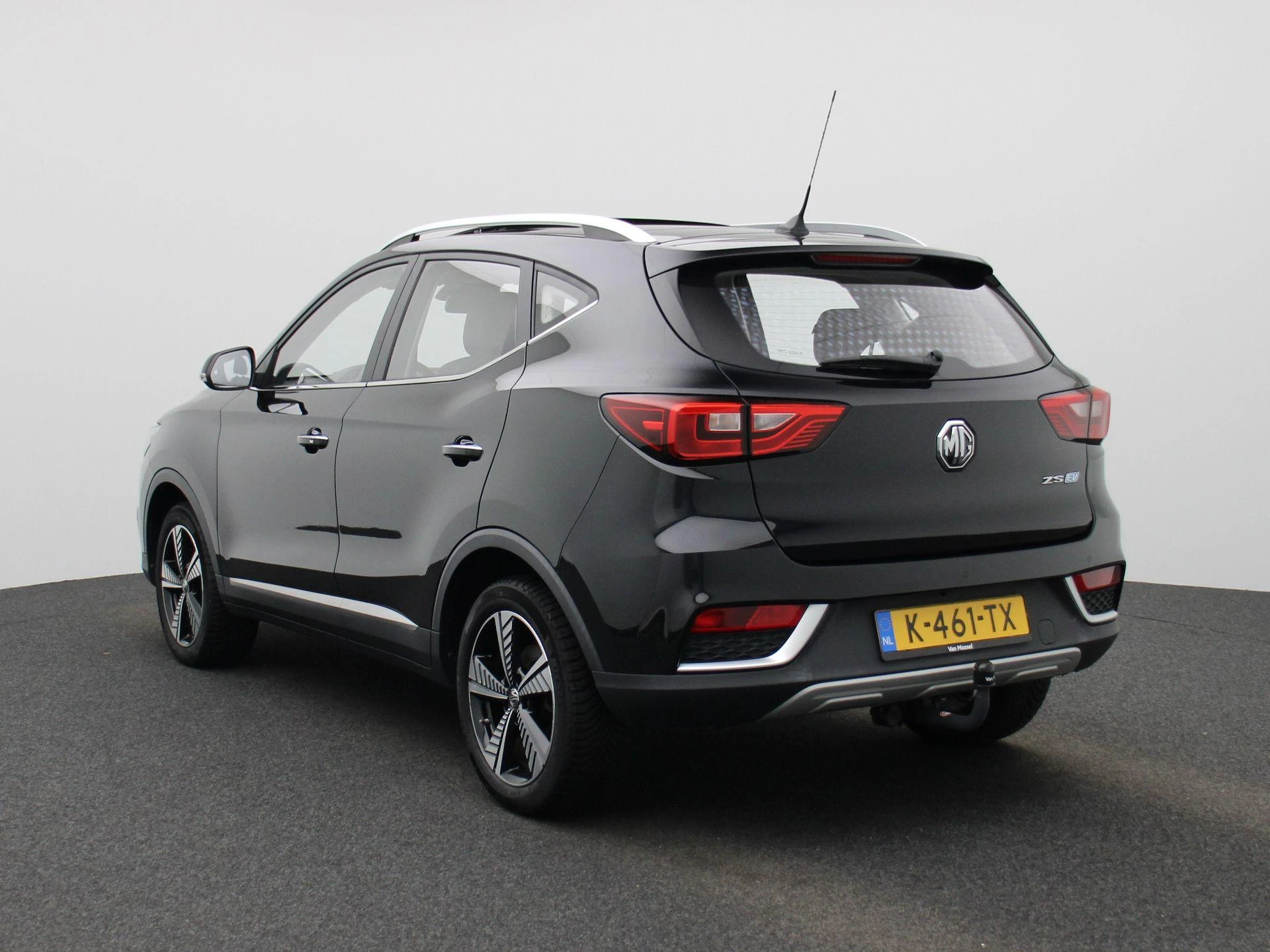 MG-ZS EV-image-2
