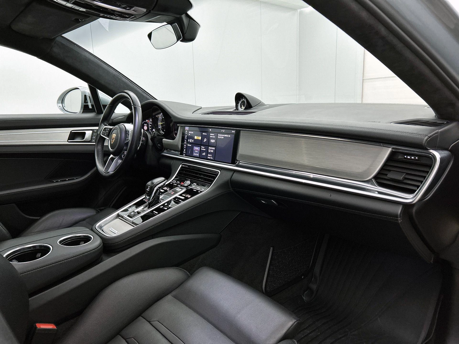 Porsche-Panamera-image-20