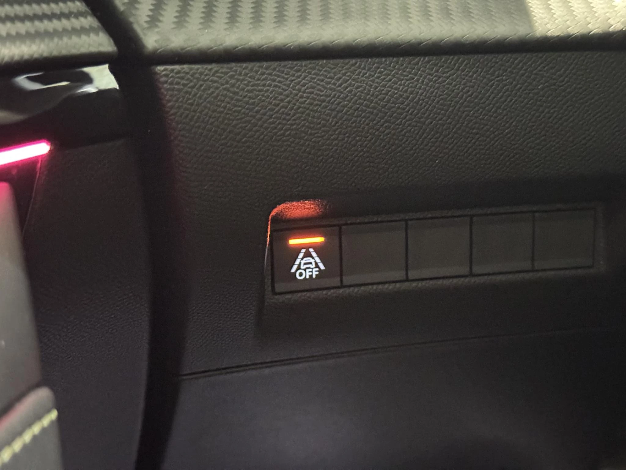 Peugeot-e-208-image-17