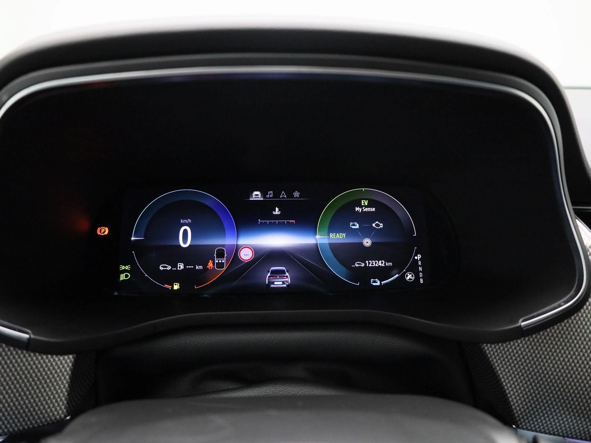 Renault-Arkana-image-14