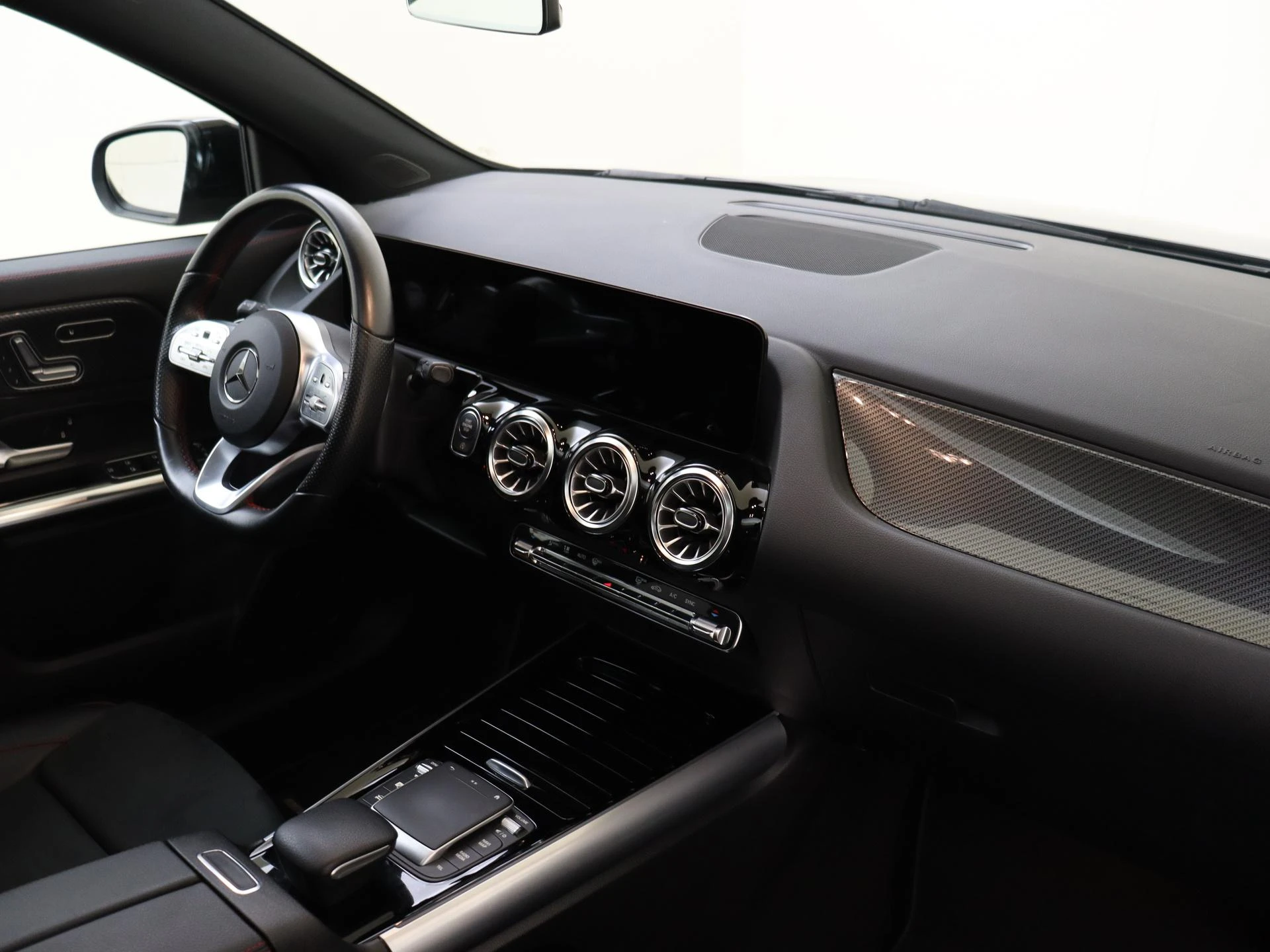 Mercedes-Benz-GLA-image-3