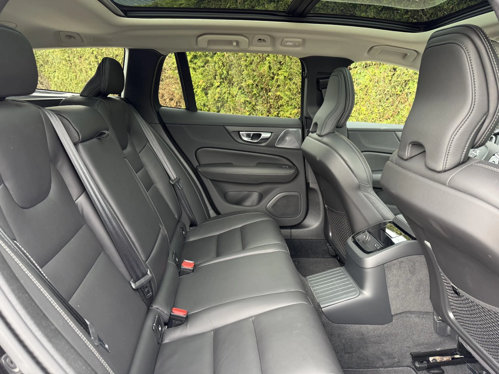 Volvo V60 T8 Plug-in hybrid AWD Ultra Dark