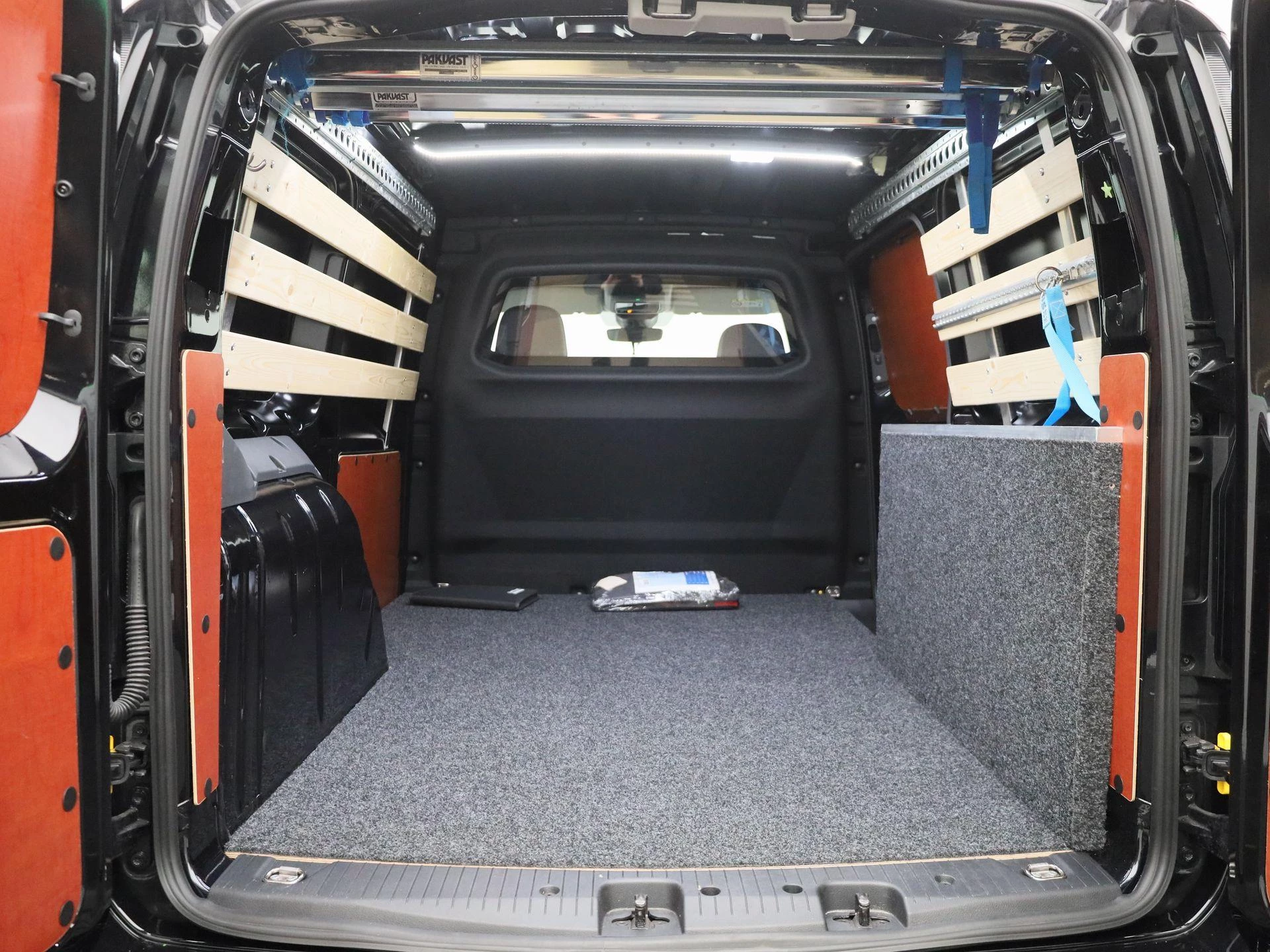 Volkswagen-Caddy-image-14