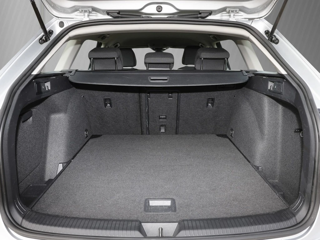 Volkswagen-Golf-image-5