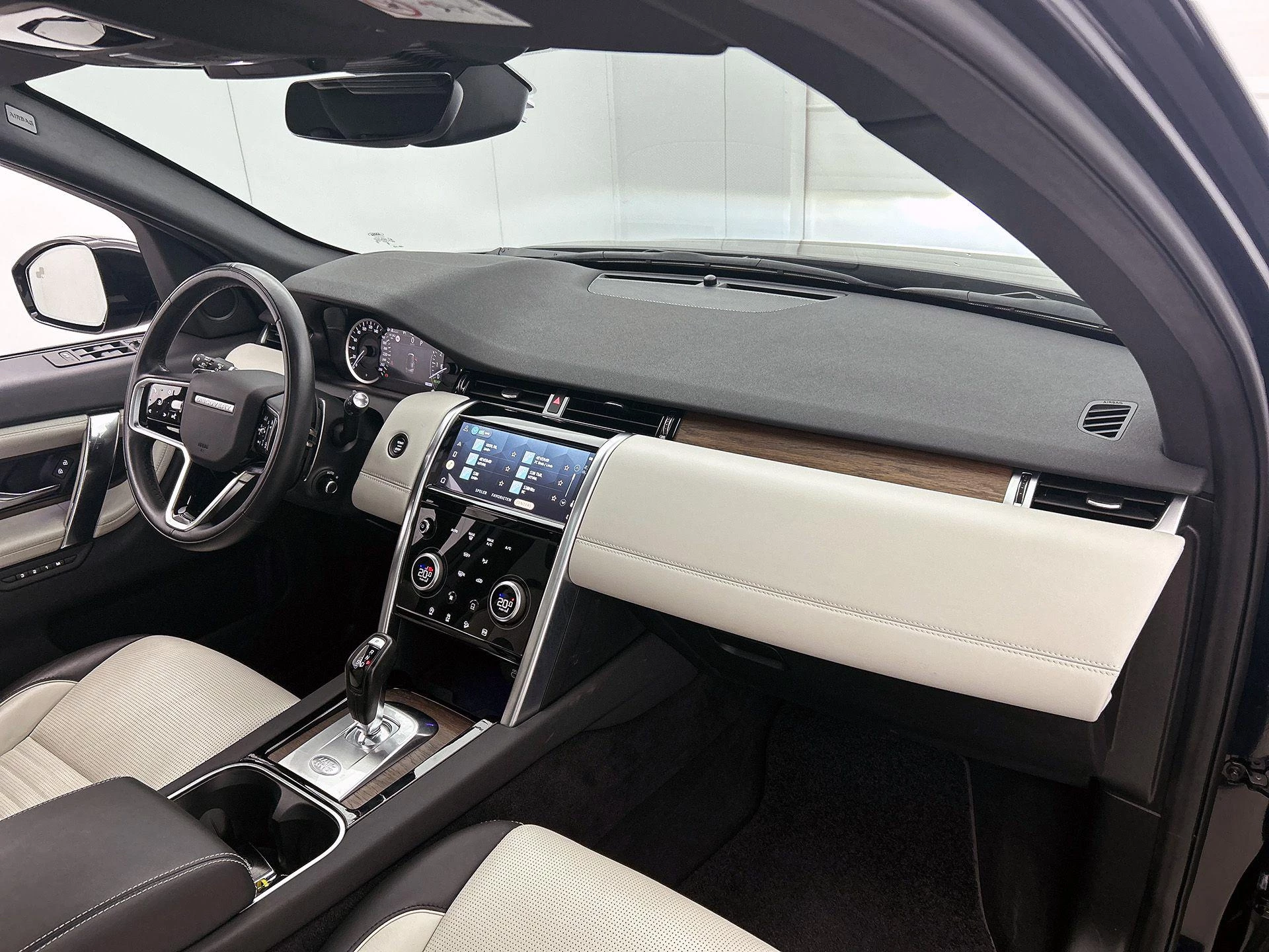 Land Rover-Discovery Sport-image-19