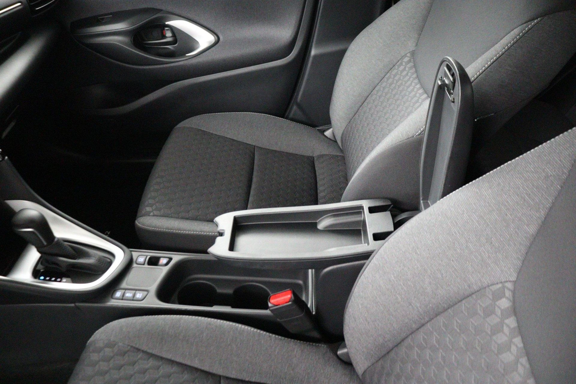 Mazda-2 Hybrid-image-53