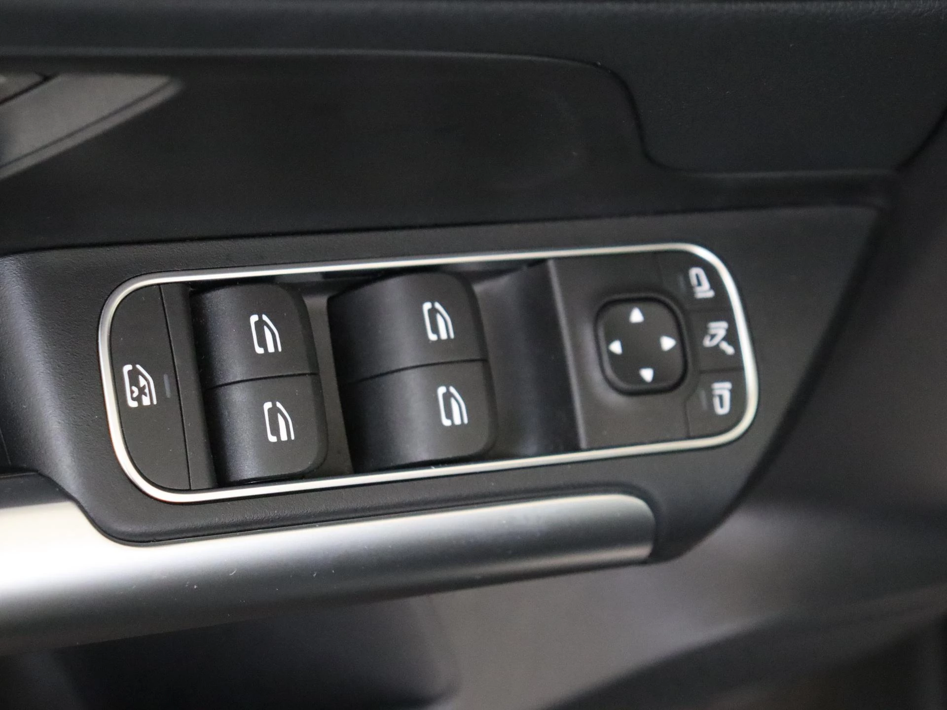 Mercedes-Benz-GLA-image-30