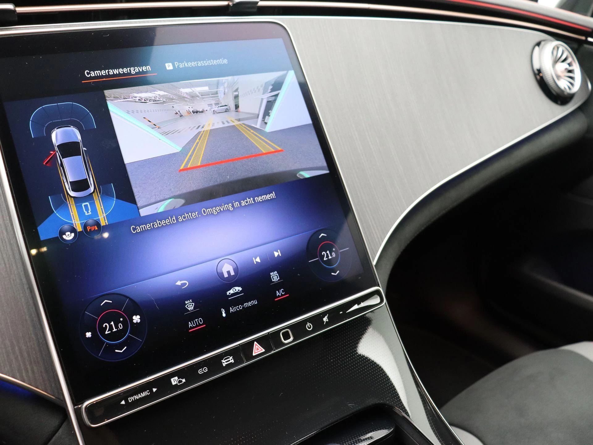 Mercedes-Benz-EQE-image-12