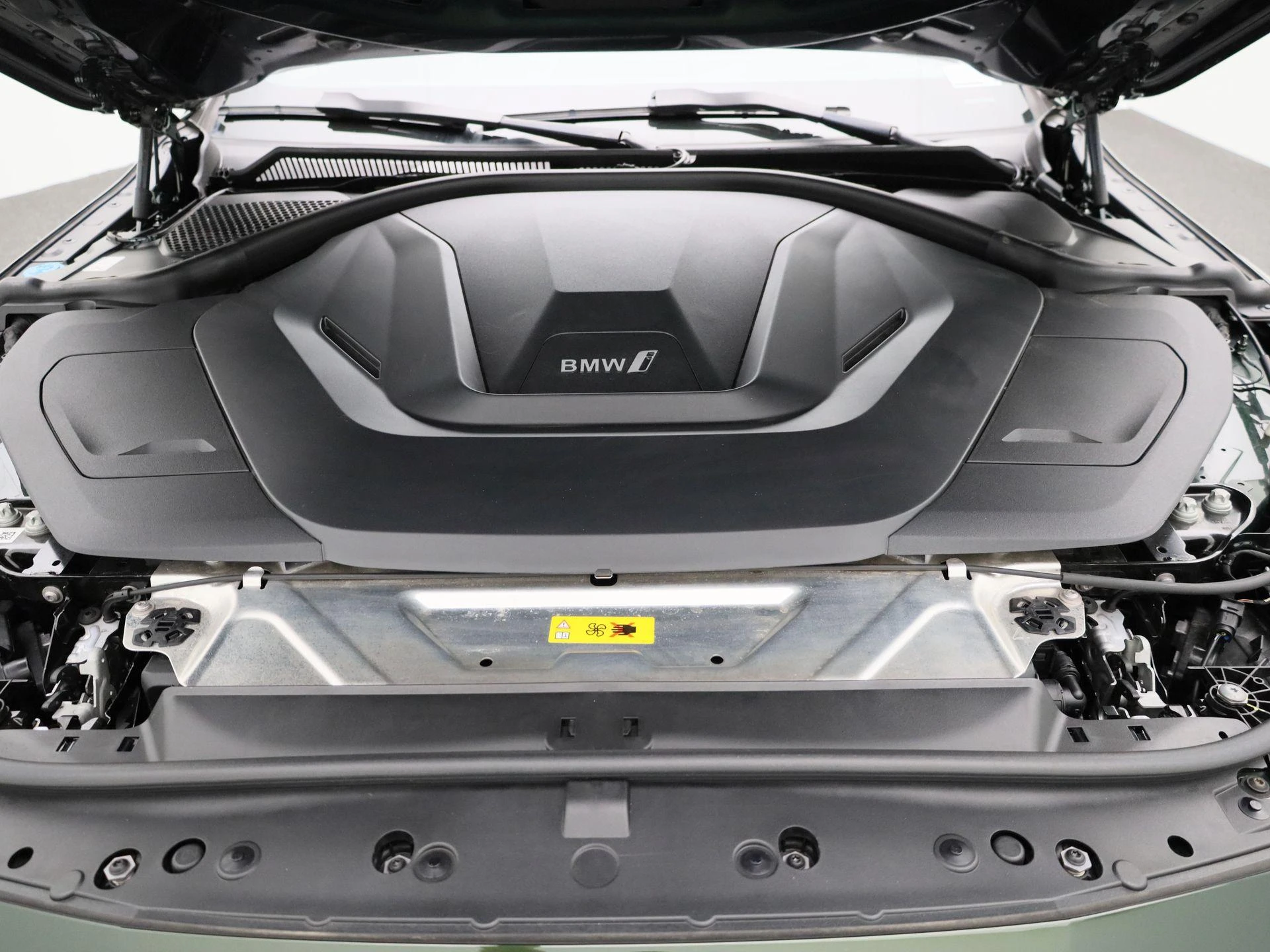 BMW-i4-image-38