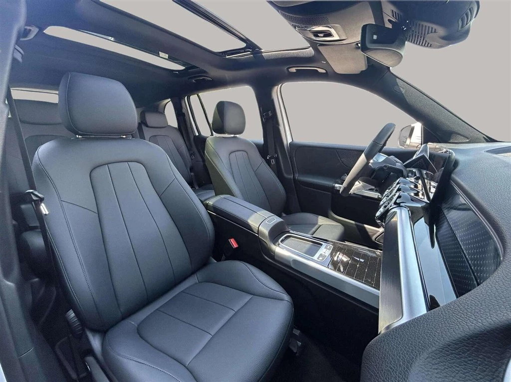 Mercedes-Benz-EQB-image-17