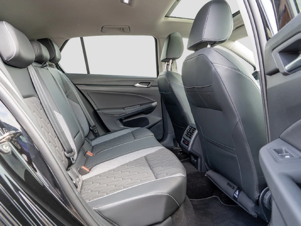 Volkswagen-Golf-image-8