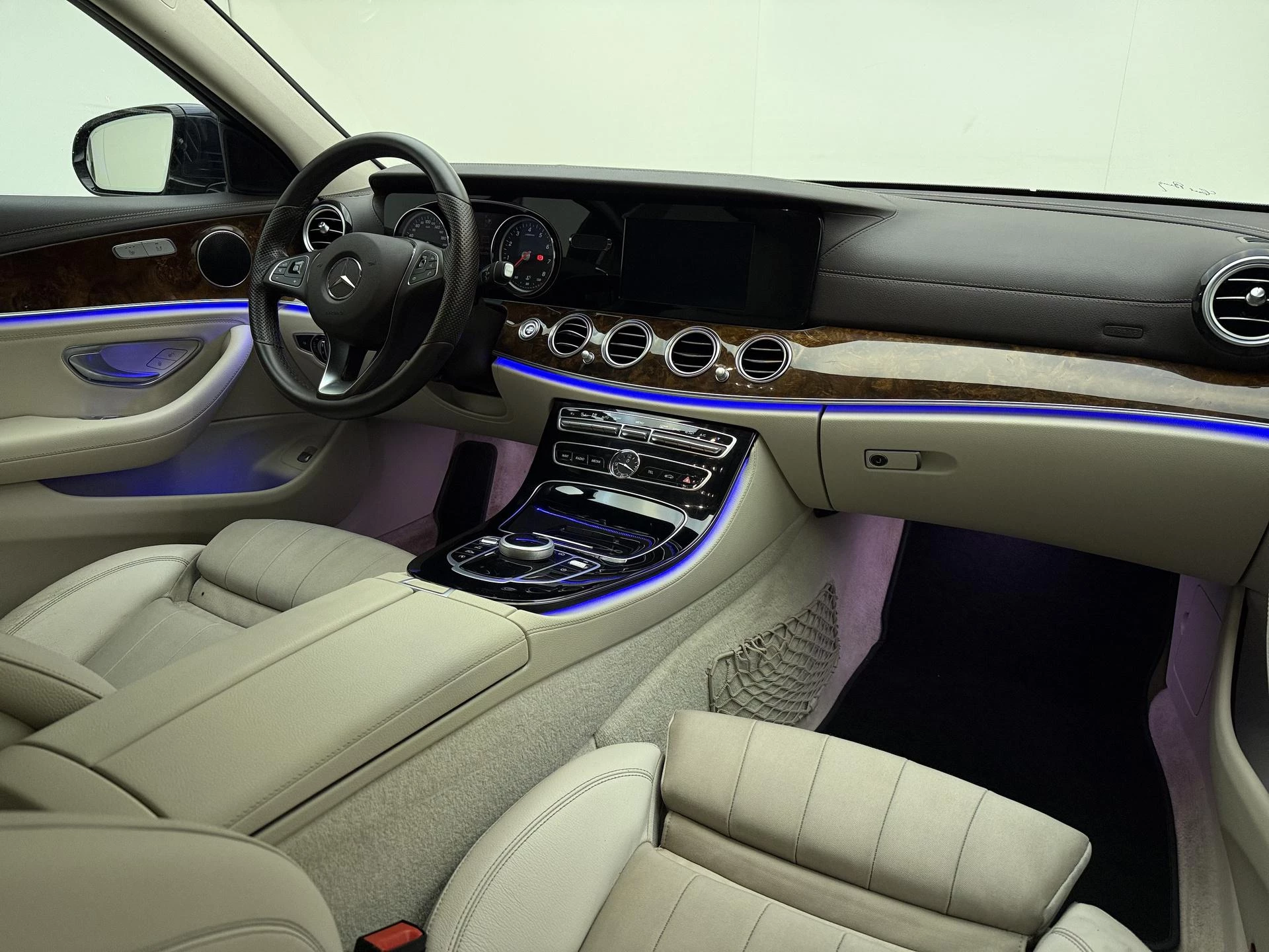 Mercedes-Benz-E-Klasse-image-9