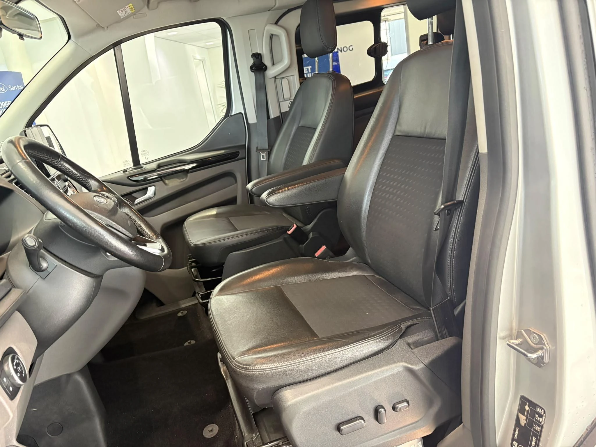 Ford-Transit Custom-image-9