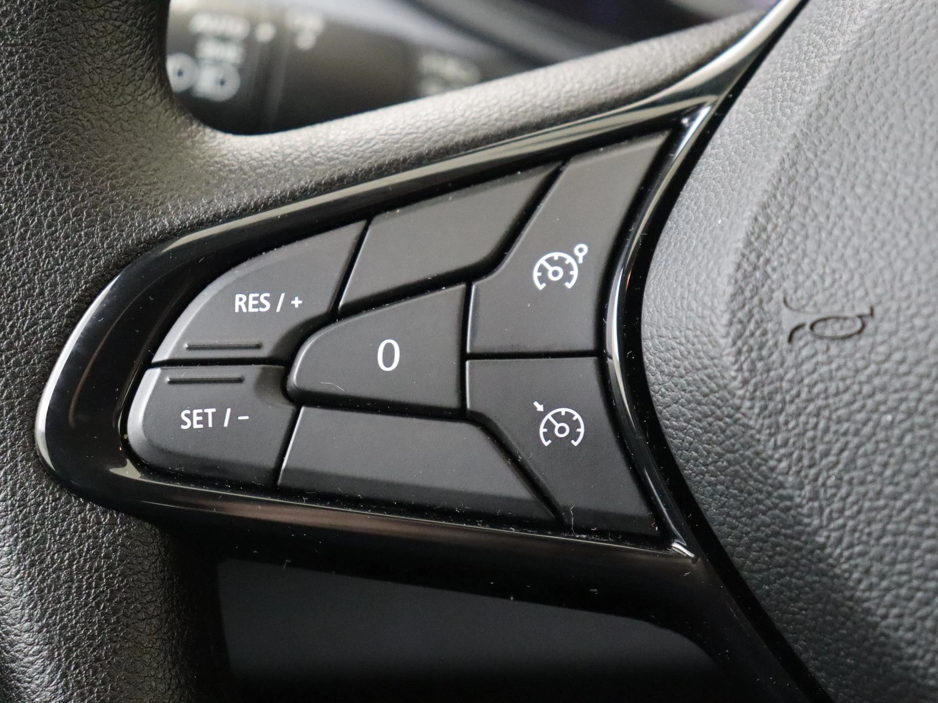 Renault-Clio-image-12
