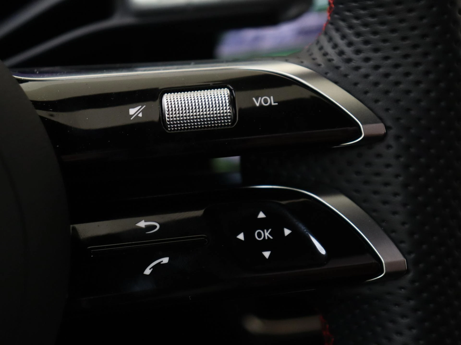 Mercedes-Benz-CLA-image-14