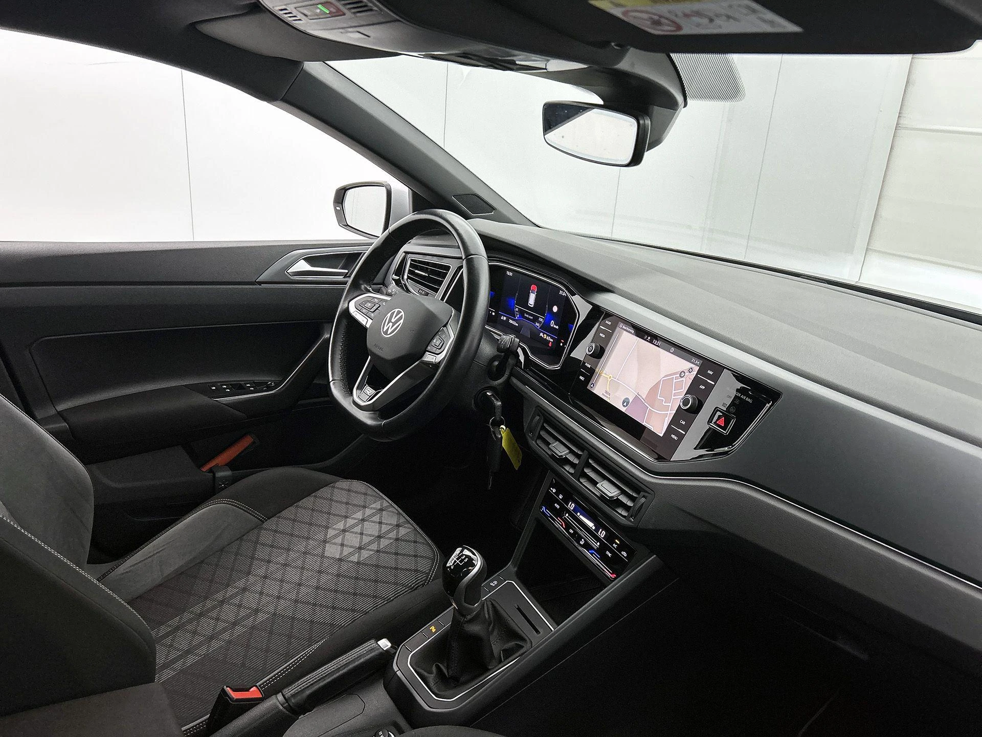 Volkswagen-Polo-image-15
