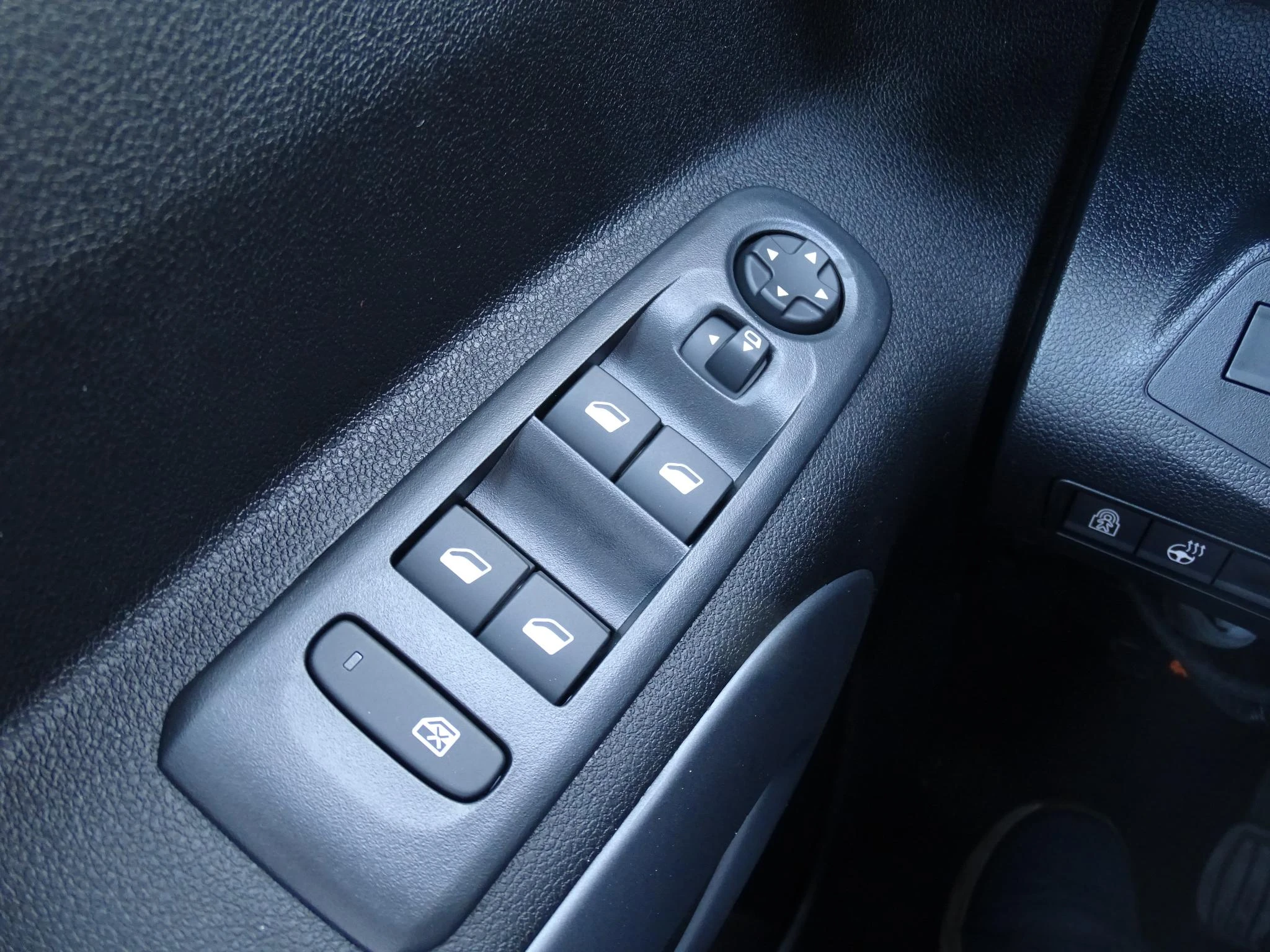 Opel-Combo Life-image-20