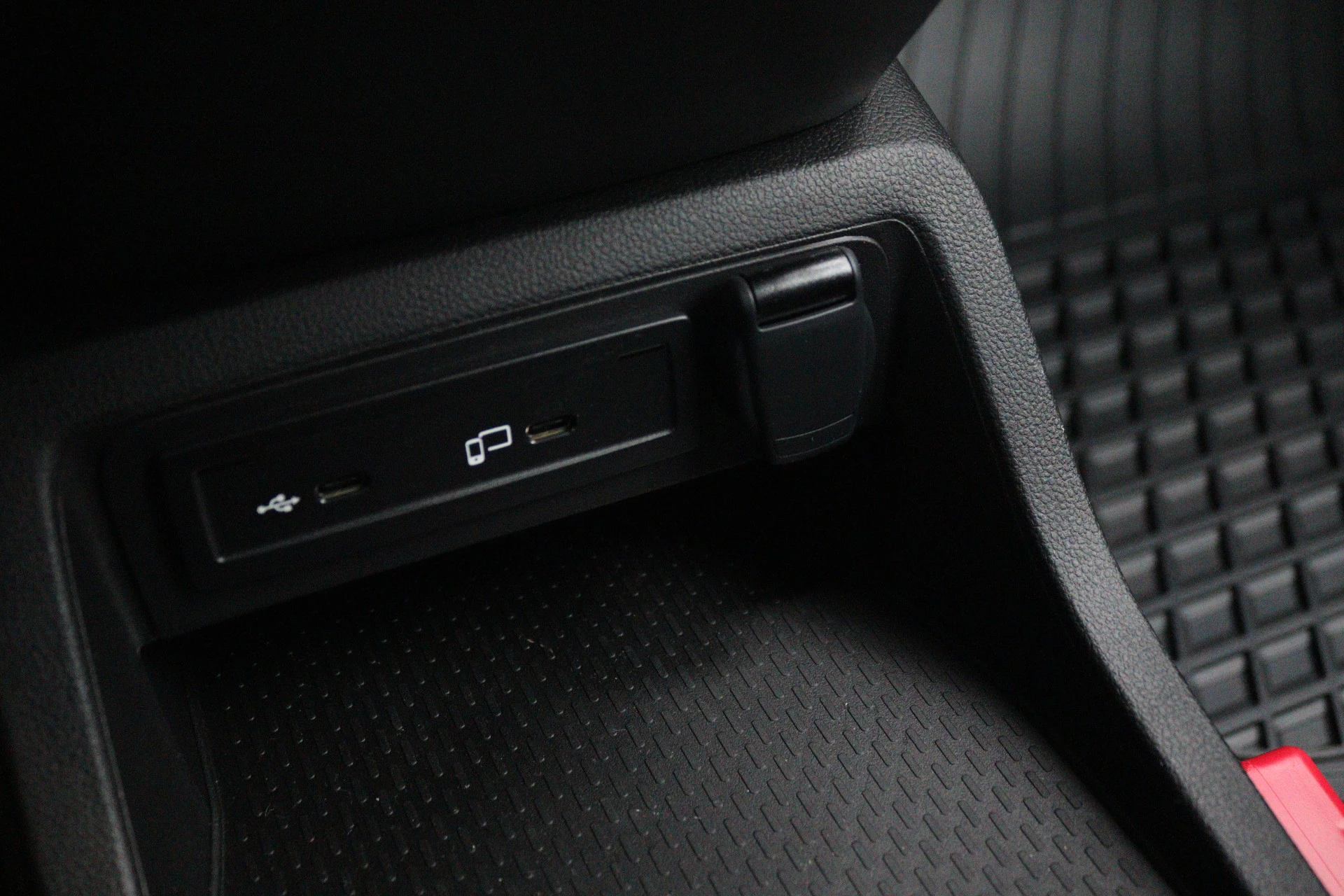 Mercedes-Benz-eCitan-image-12
