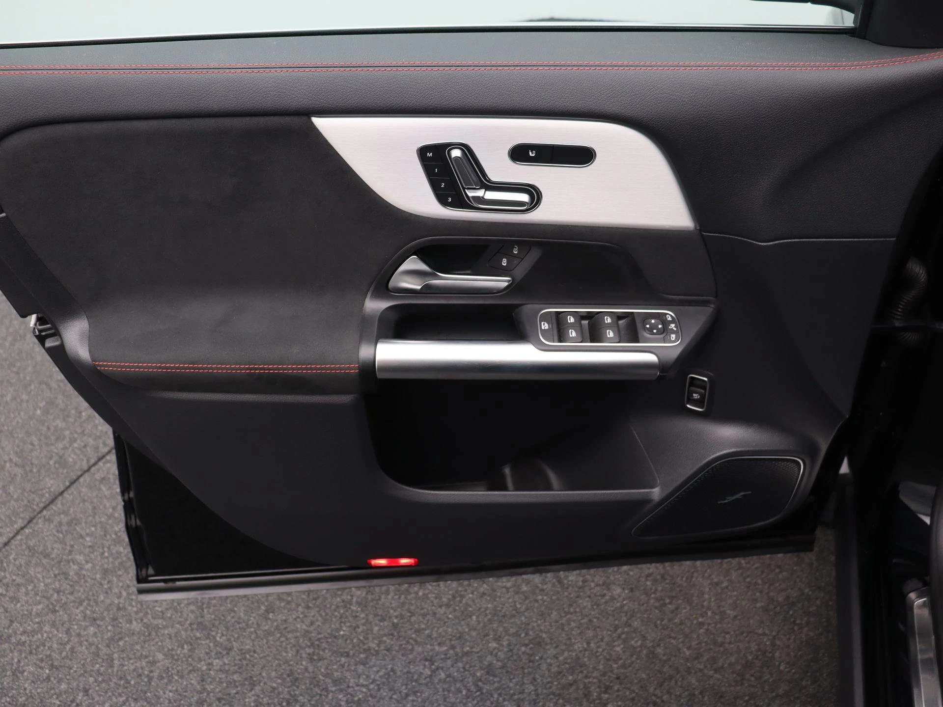 Mercedes-Benz-EQA-image-7