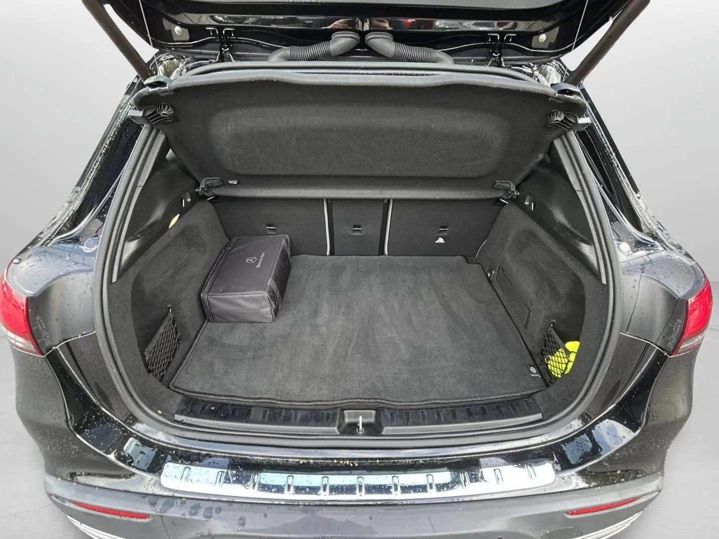 Mercedes-Benz-EQA-image-21