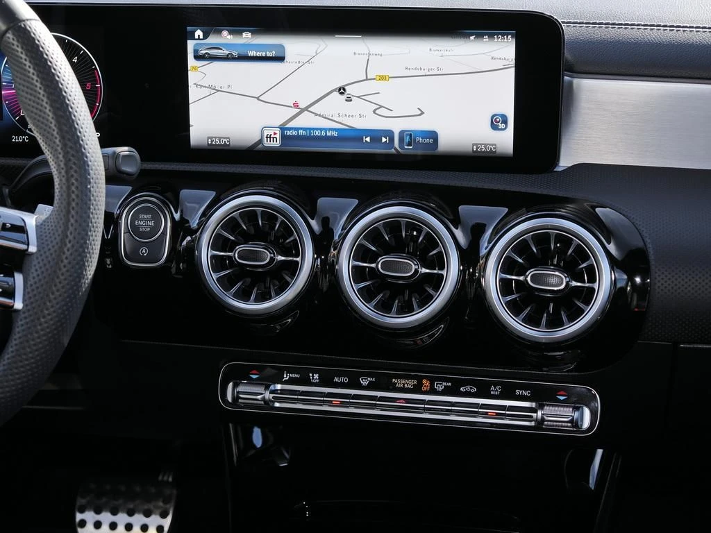 Mercedes-Benz-CLA 200 d-image-9