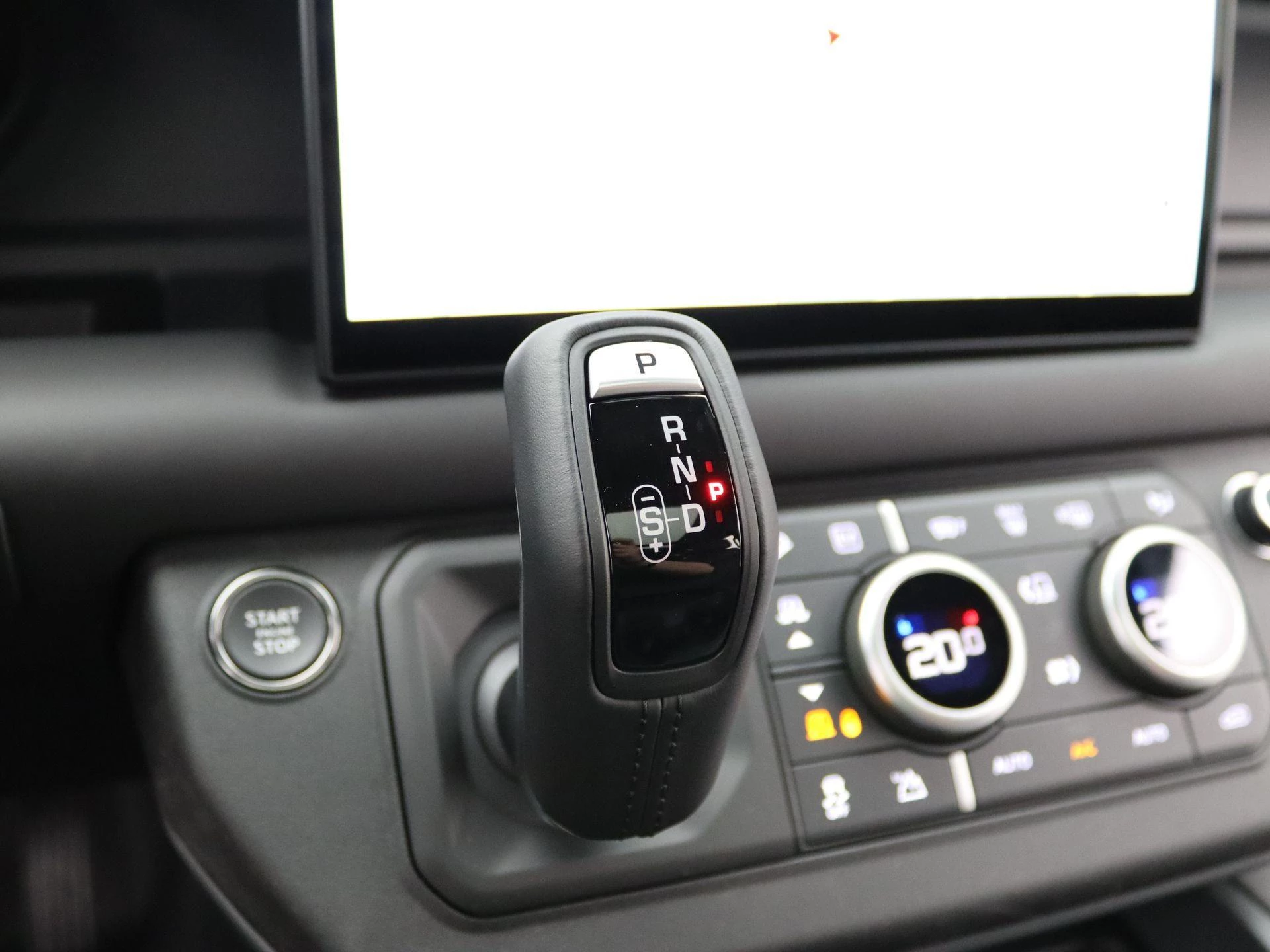 Land Rover-Defender-image-17