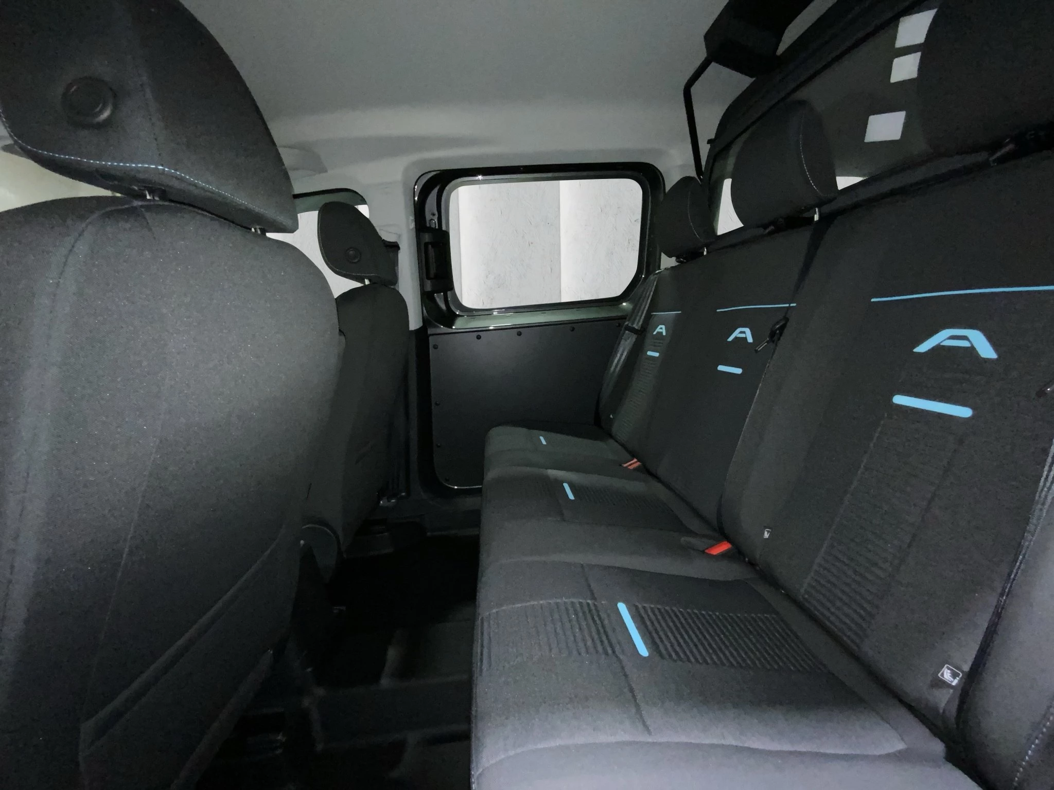 Ford Transit Connect FlexCab Active Langer Radstand (L2). Grand 2.0 l EcoBlue . 7-Gang MJ 2026.25