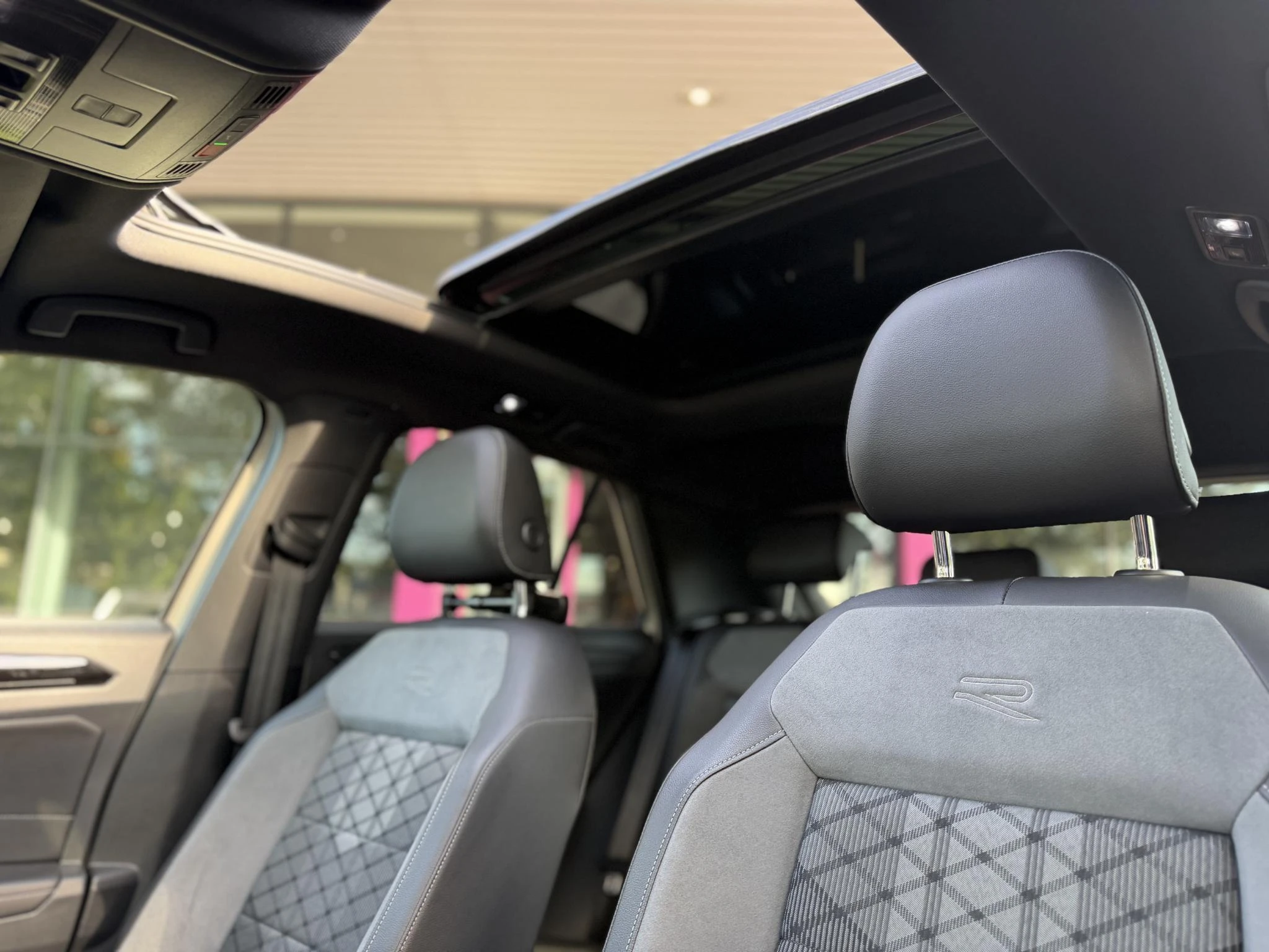 Volkswagen-T-Roc-image-4