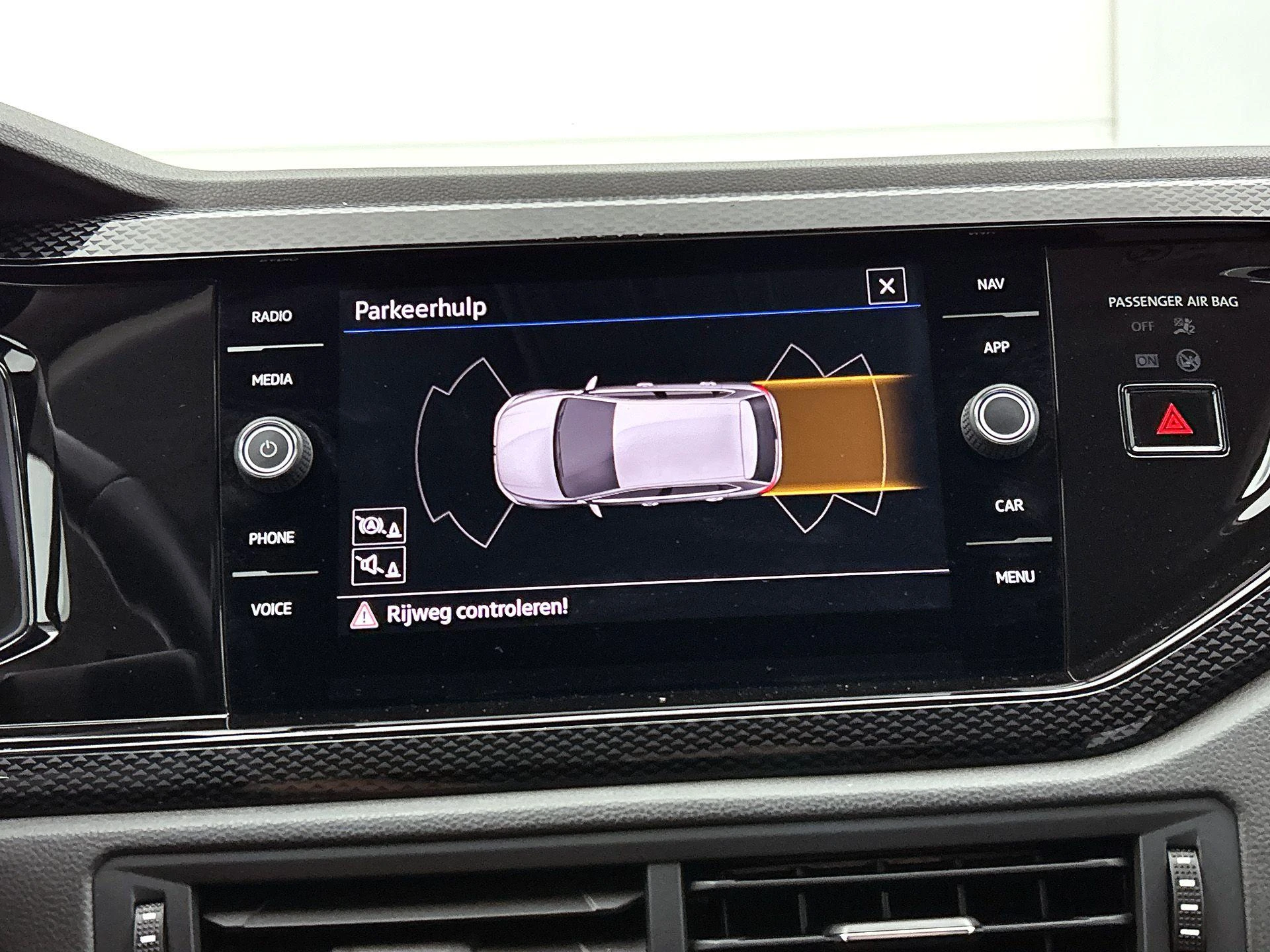Volkswagen-Polo-image-9