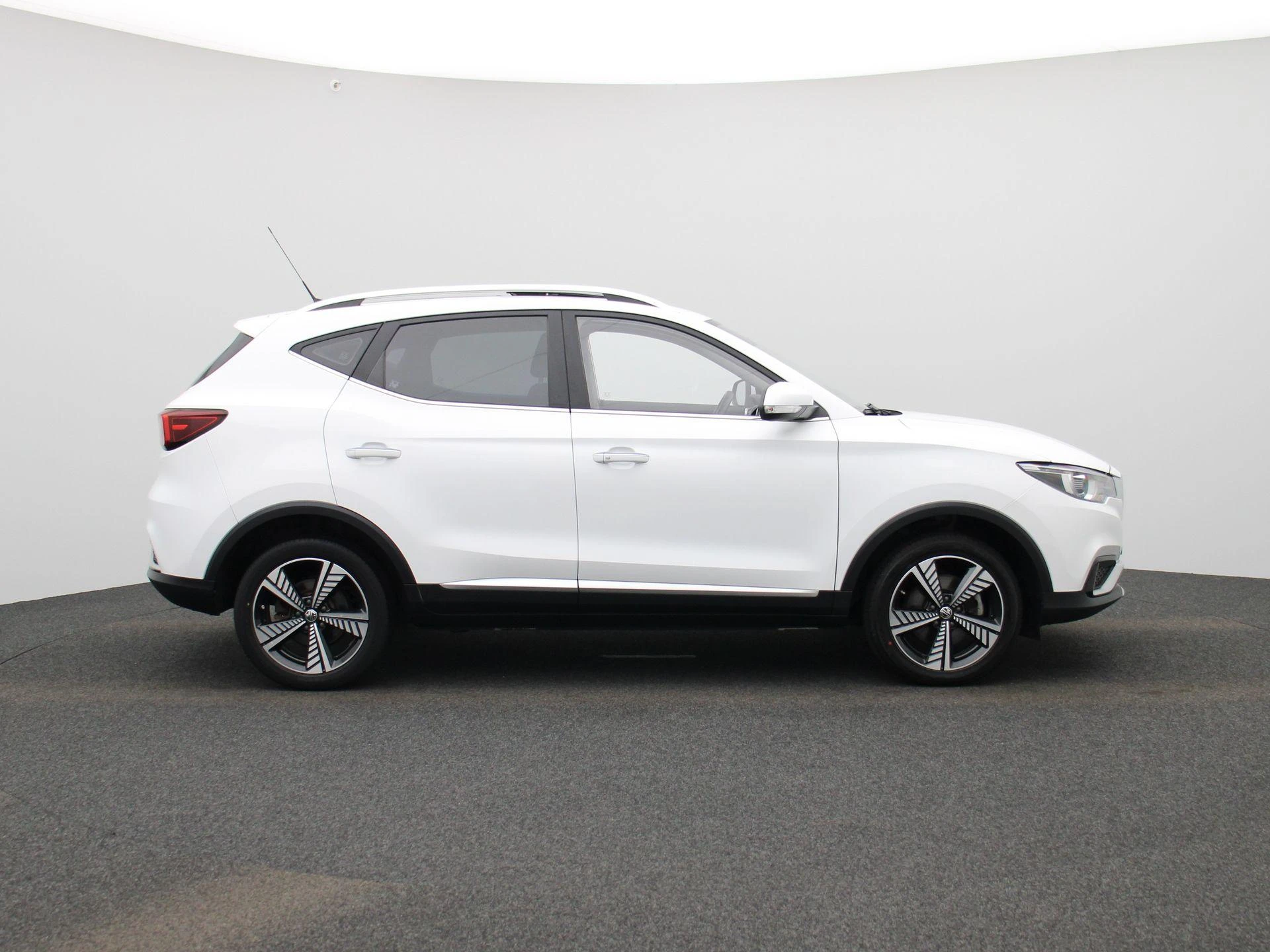 MG-ZS EV-image-6