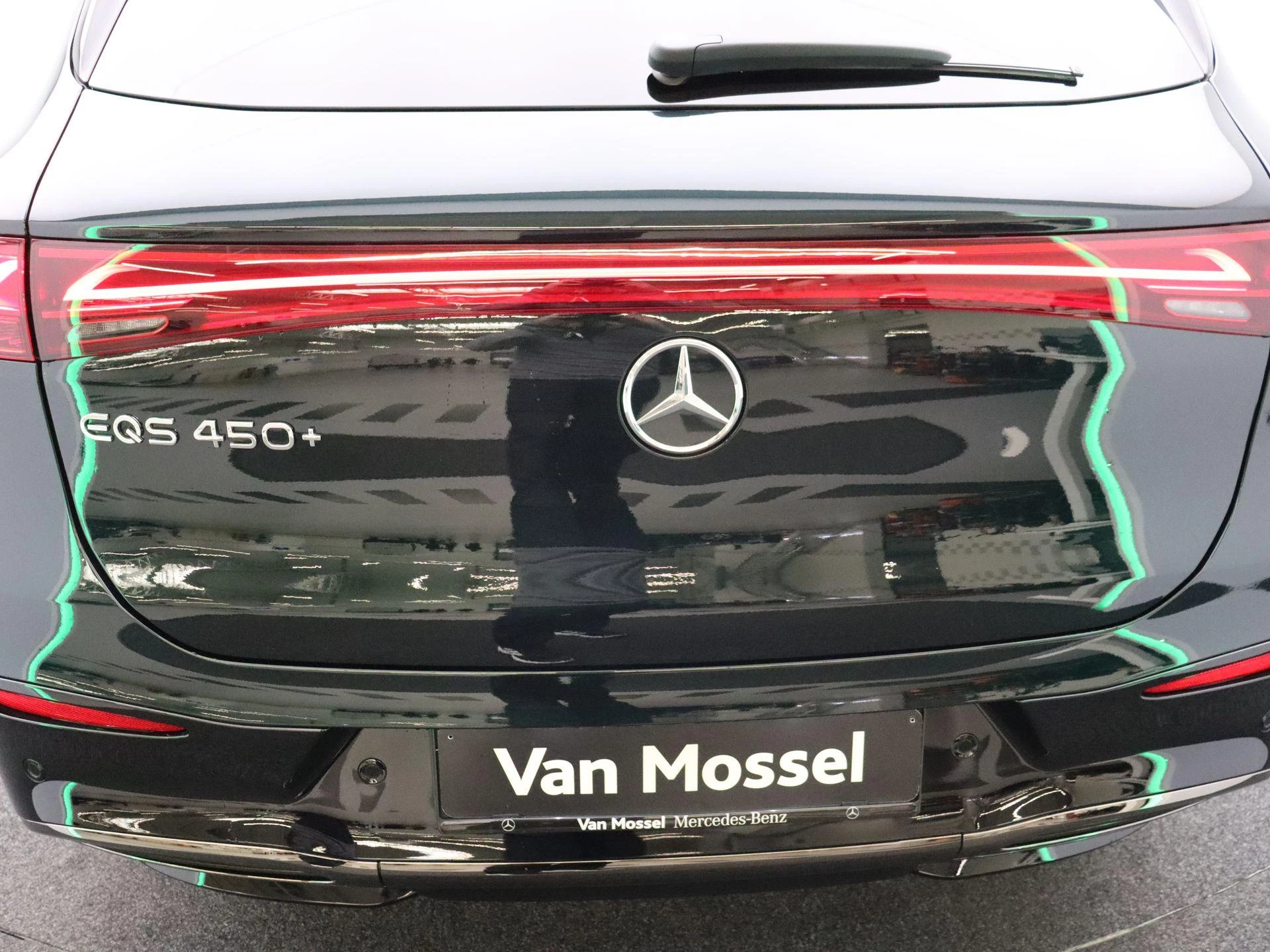 Mercedes-Benz-EQS-image-22