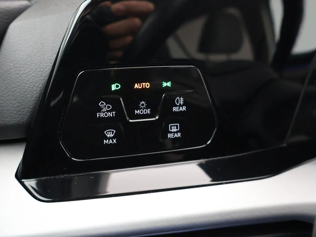 Volkswagen Golf VIII SW Golf 1.0eTSI Life 110PK *AUTOMAAT*LANE-ASSIST*ACC*PDC*APP-CONNECT*...*